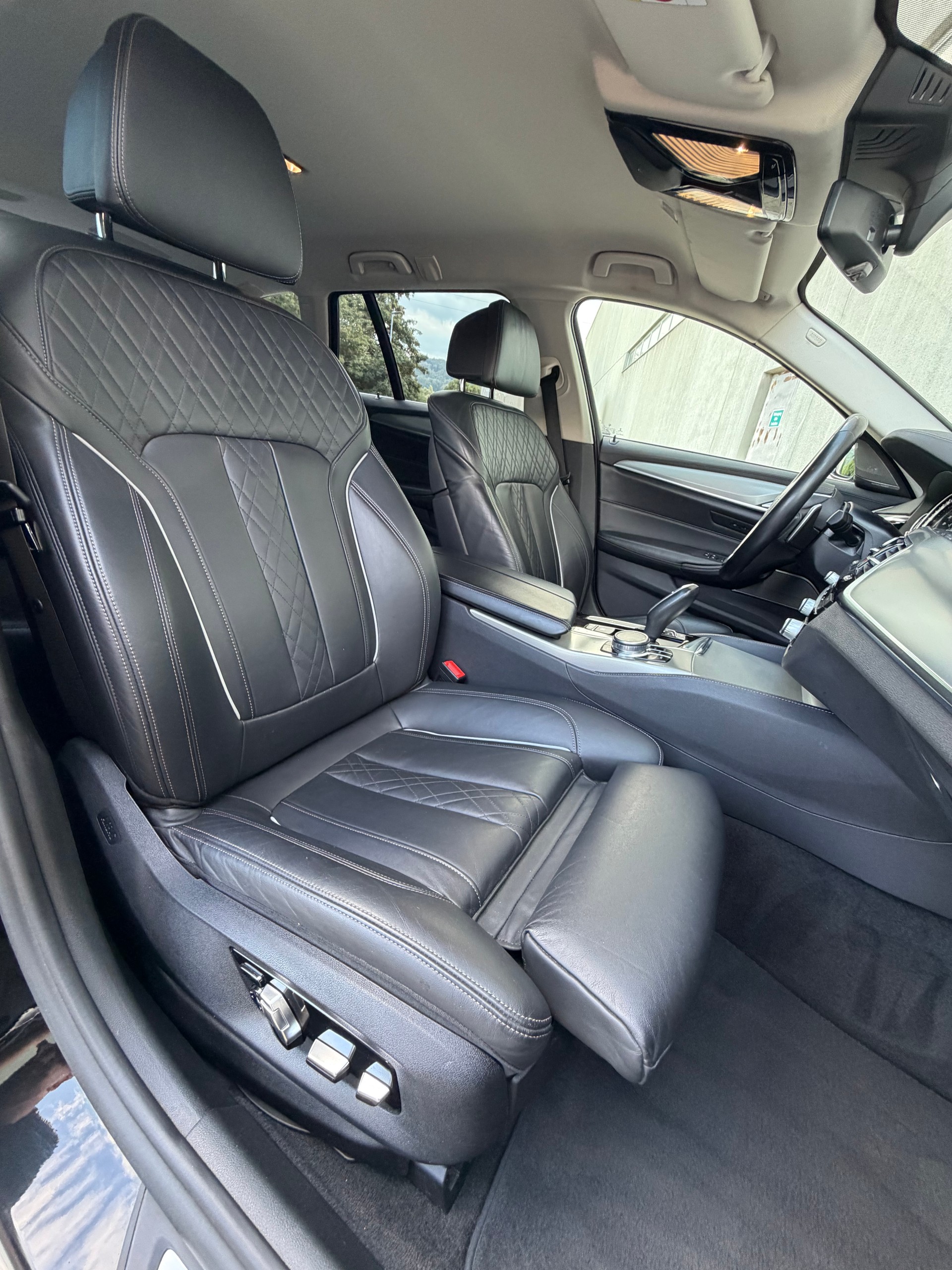 BMW 530d xDrive Touring Luxury Line Steptronic-image-11