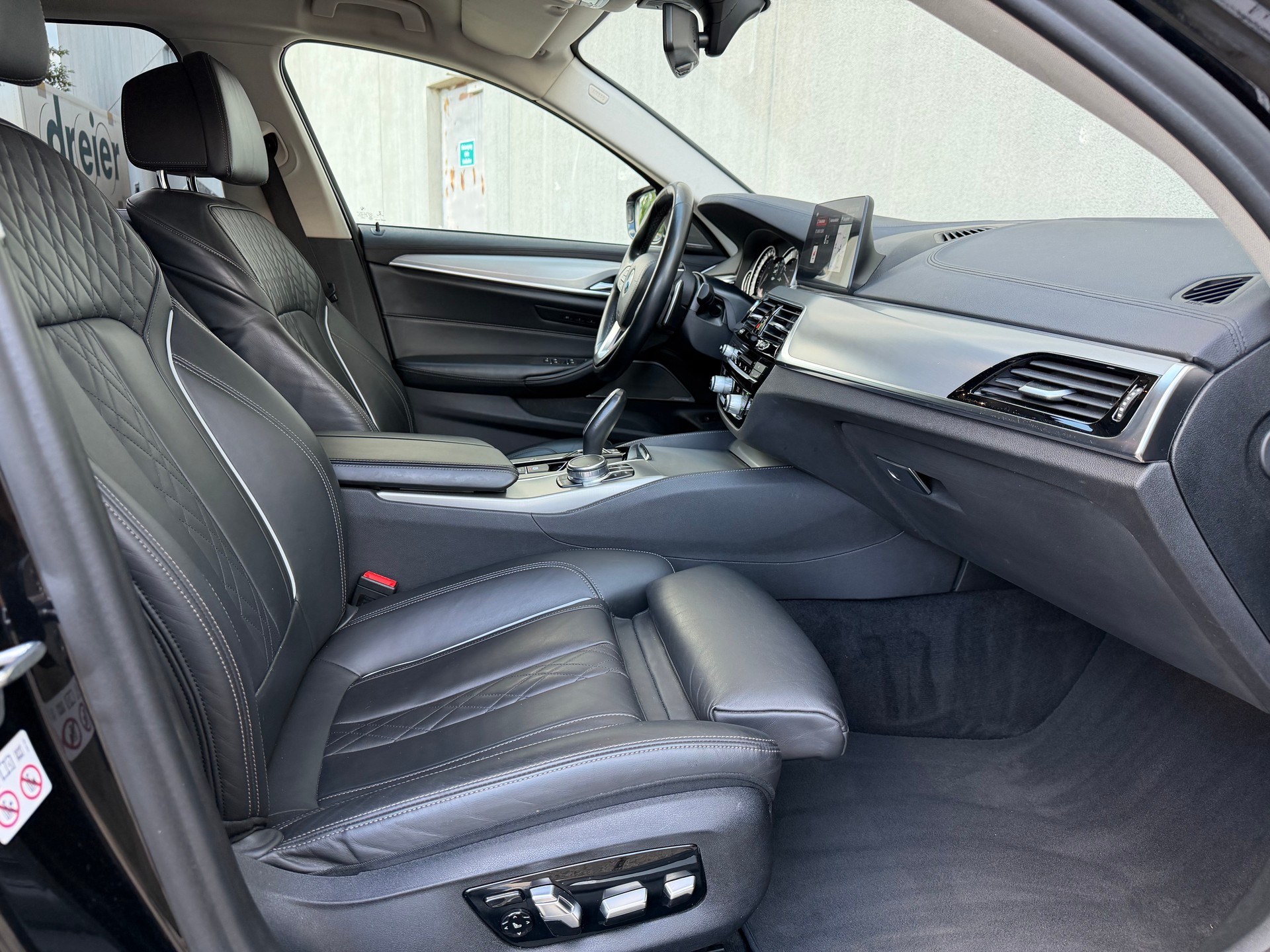 BMW 530d xDrive Touring Luxury Line Steptronic-image-9