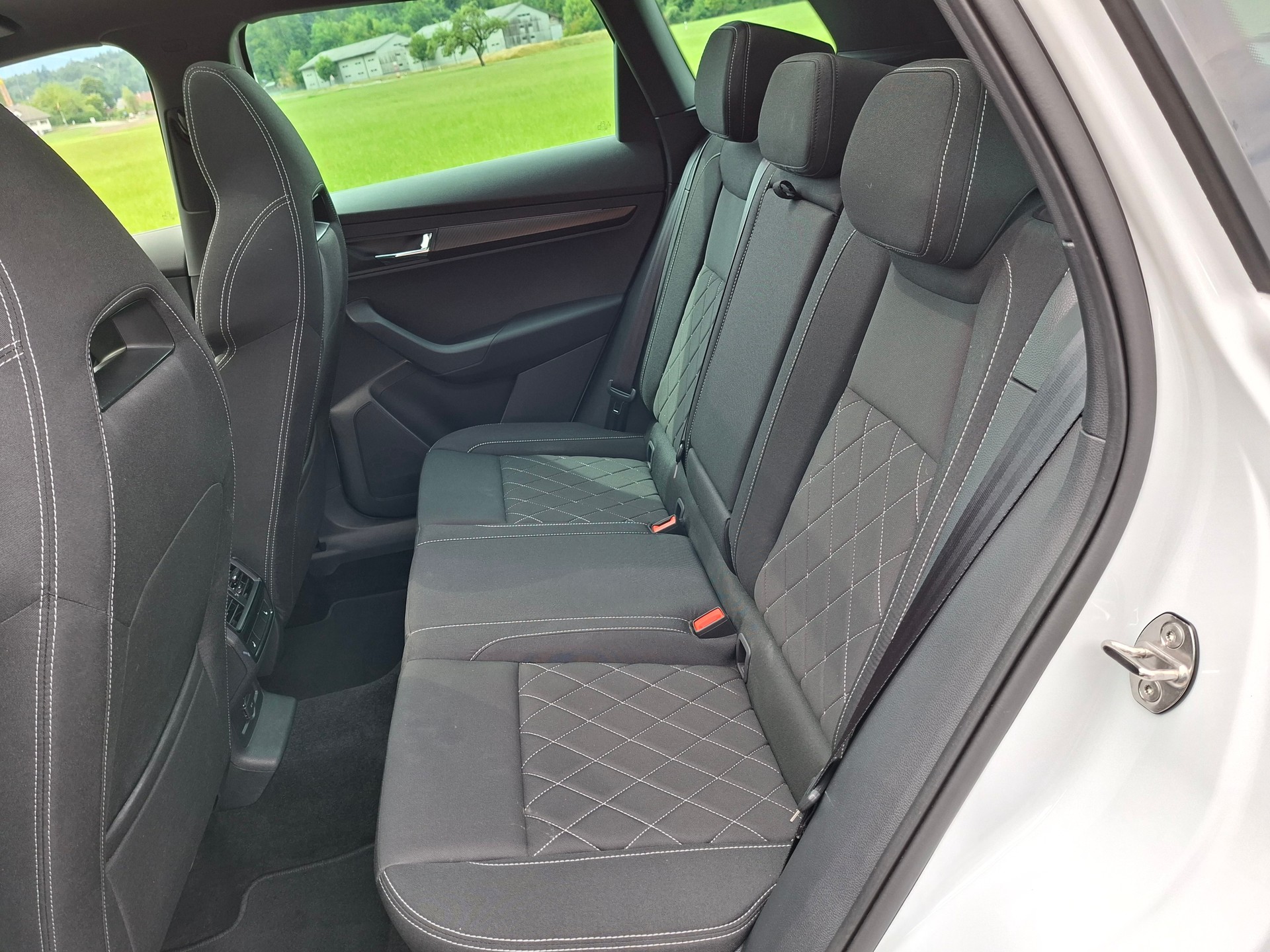 SKODA Karoq 2.0 TSI SportLine 4x4 DSG *Anhängerkupplung+Panodach+inkl. Garantie*-image-15