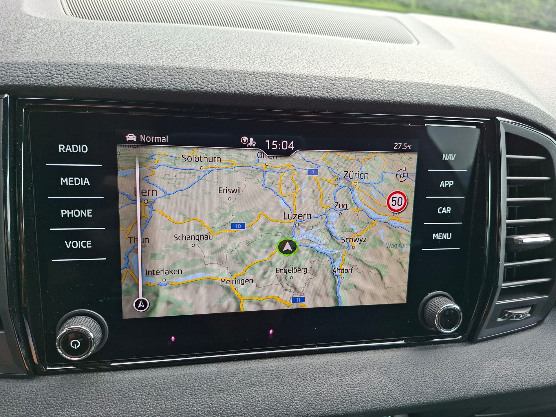SKODA Karoq 2.0 TSI SportLine 4x4 DSG *Anhängerkupplung+Panodach+inkl. Garantie*-image-12