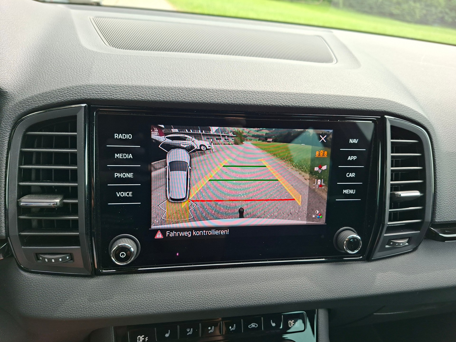 SKODA Karoq 2.0 TSI SportLine 4x4 DSG *Anhängerkupplung+Panodach+inkl. Garantie*-image-11