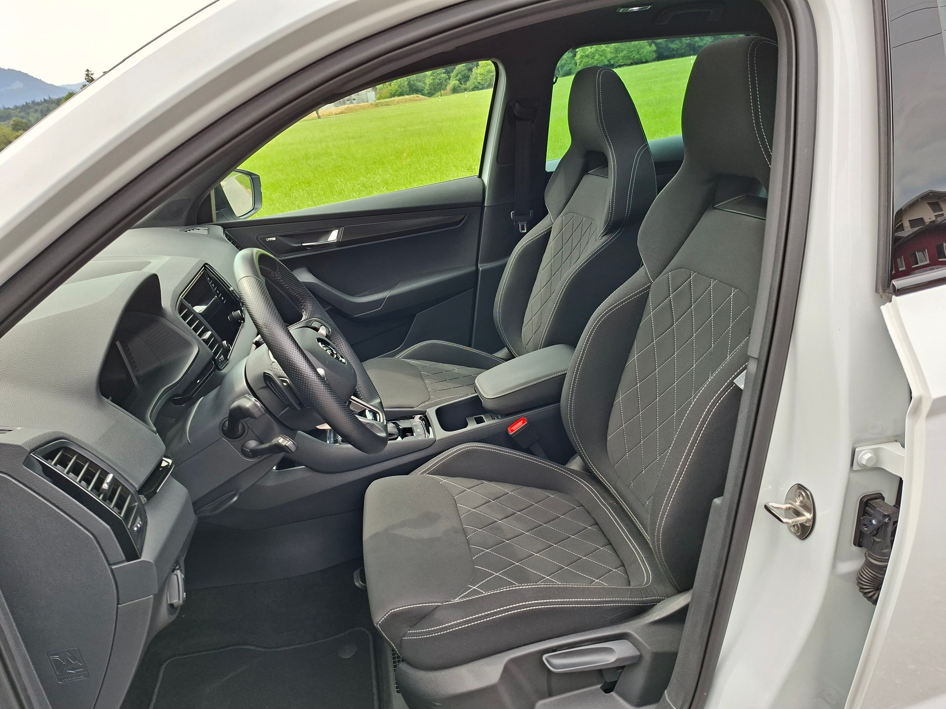 SKODA Karoq 2.0 TSI SportLine 4x4 DSG *Anhängerkupplung+Panodach+inkl. Garantie*-image-7