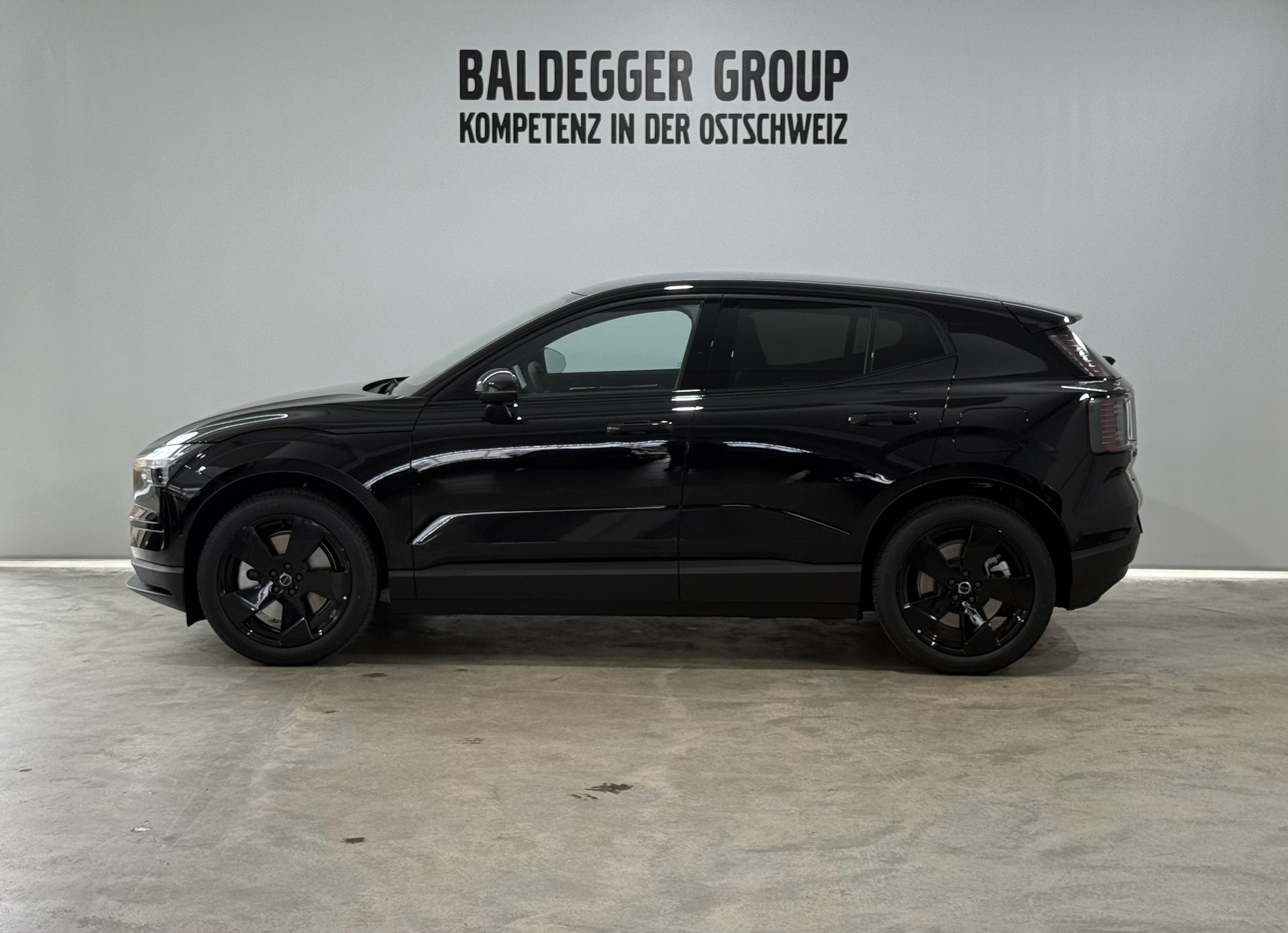 VOLVO EX 30 E60 Twin Ultra Performanc-image-1