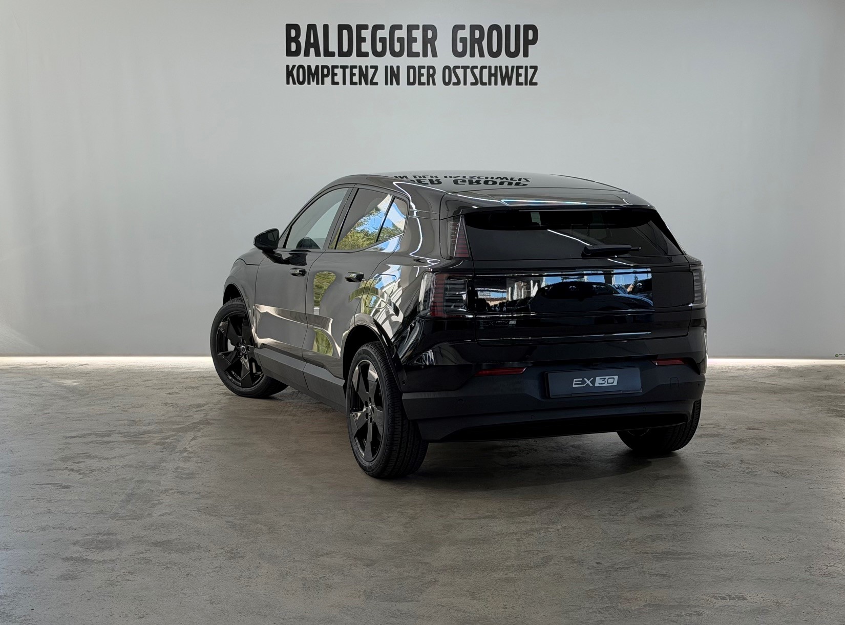 VOLVO EX 30 E60 Twin Ultra Performanc-image-1