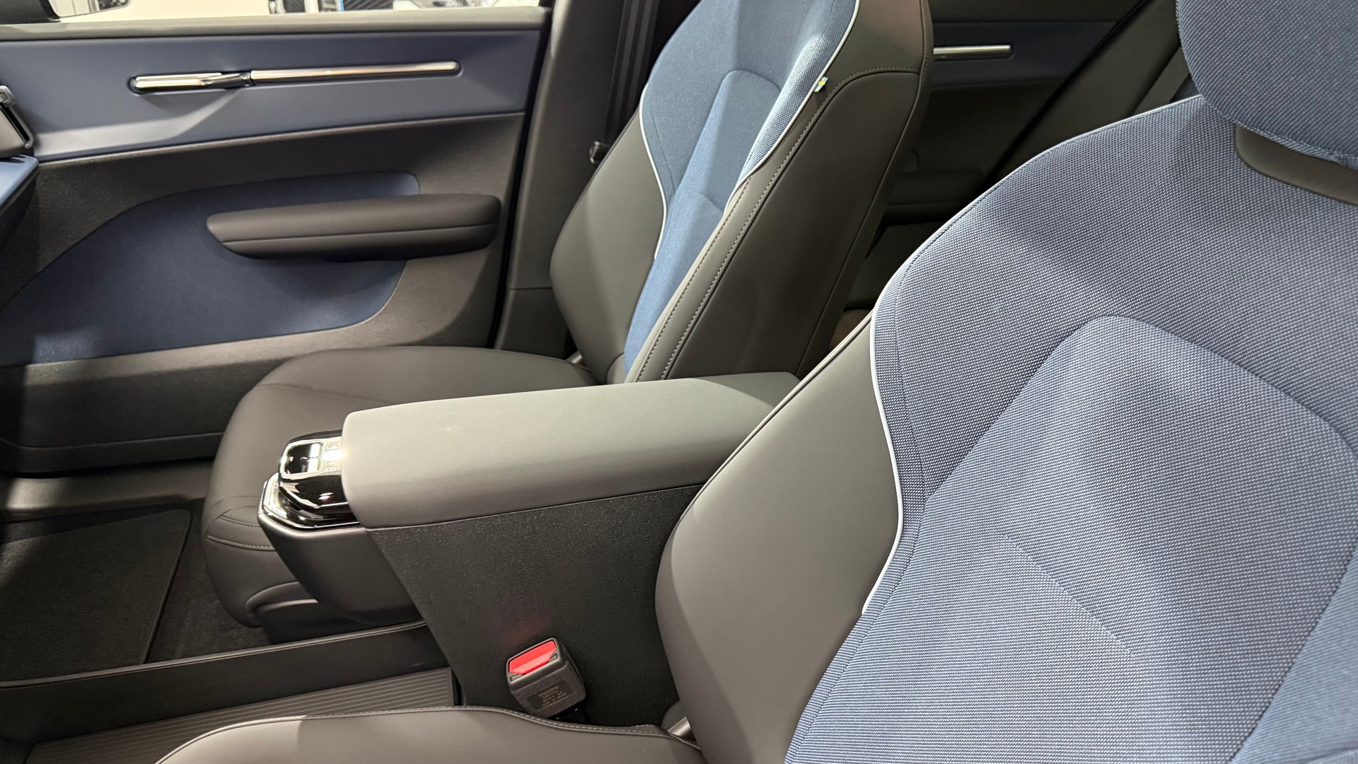 VOLVO EX 30 E60 Twin Ultra Performanc-image-5