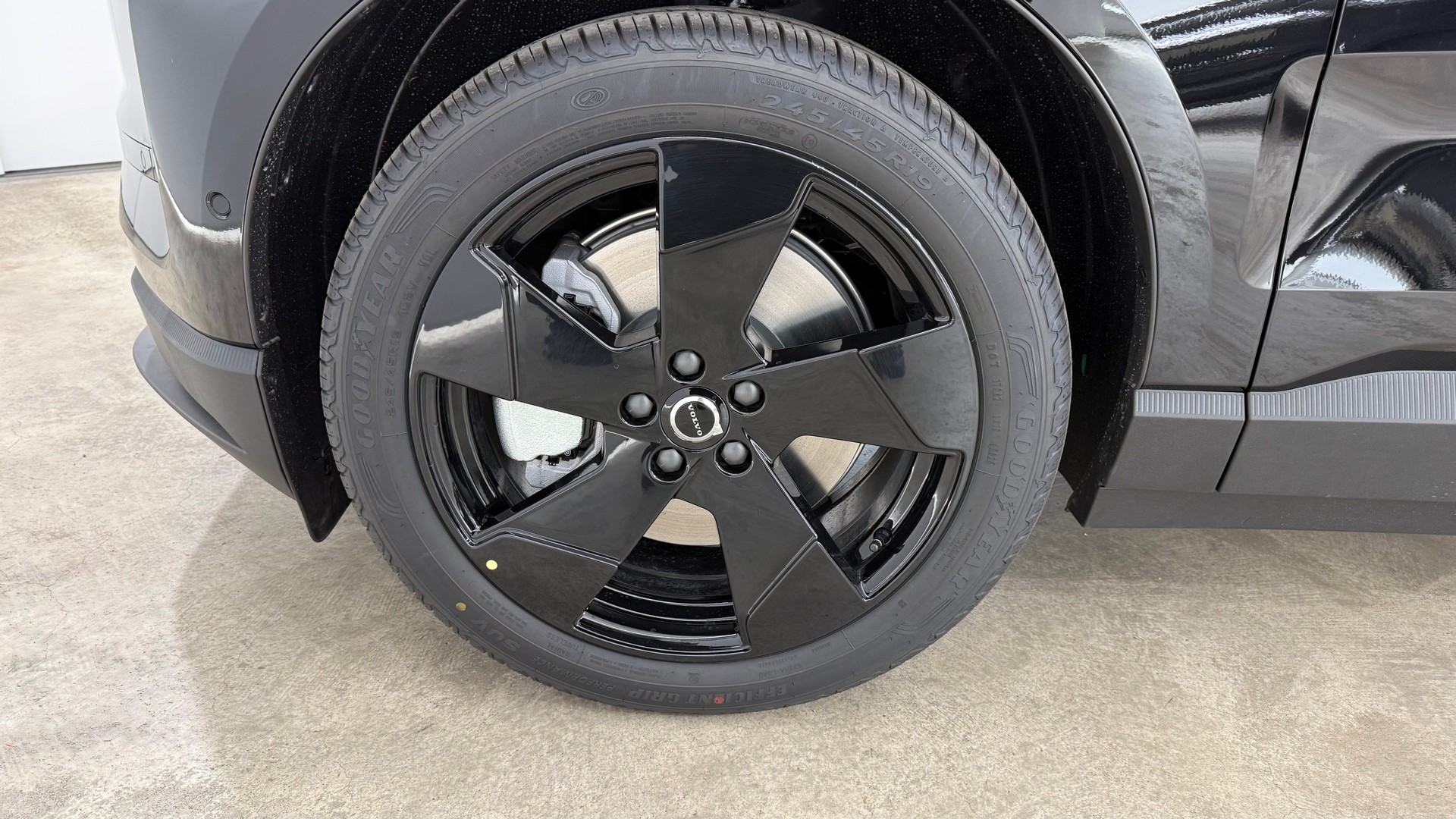 VOLVO EX 30 E60 Twin Ultra Performanc-image-7