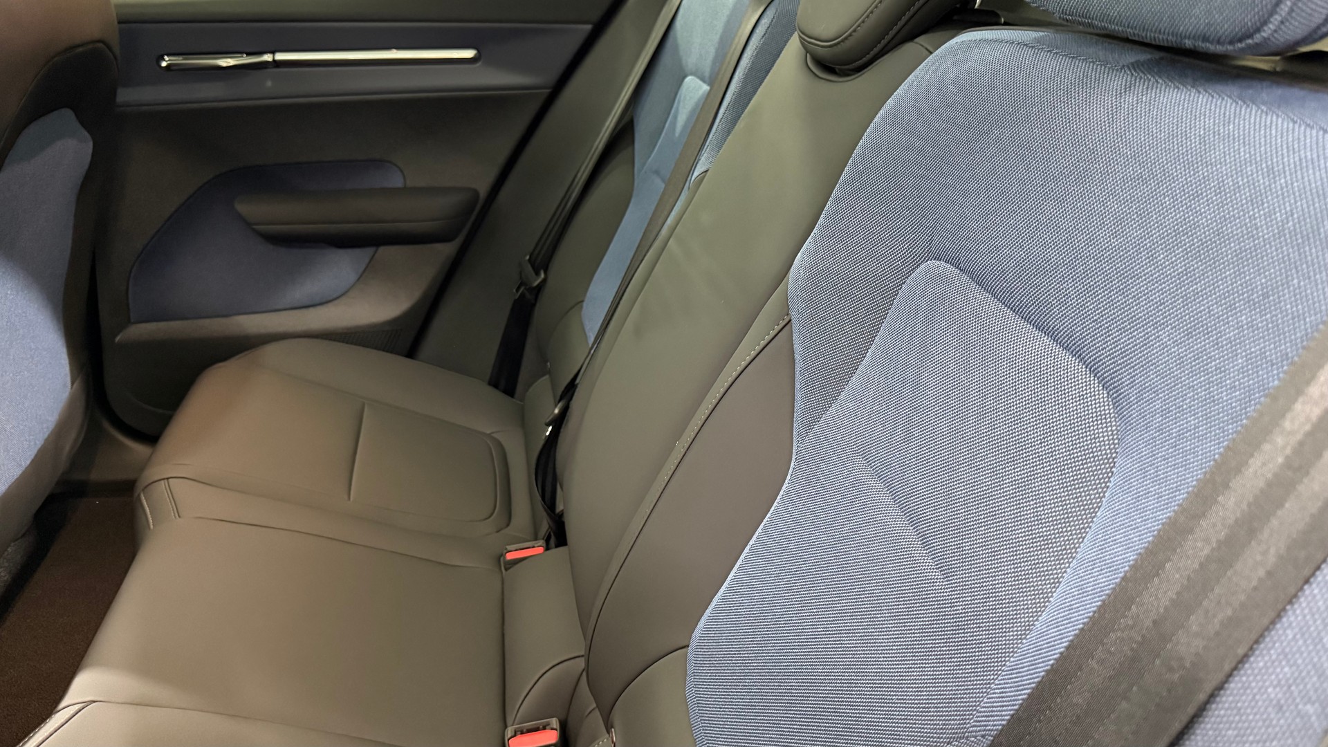 VOLVO EX 30 E60 Twin Ultra Performanc-image-6
