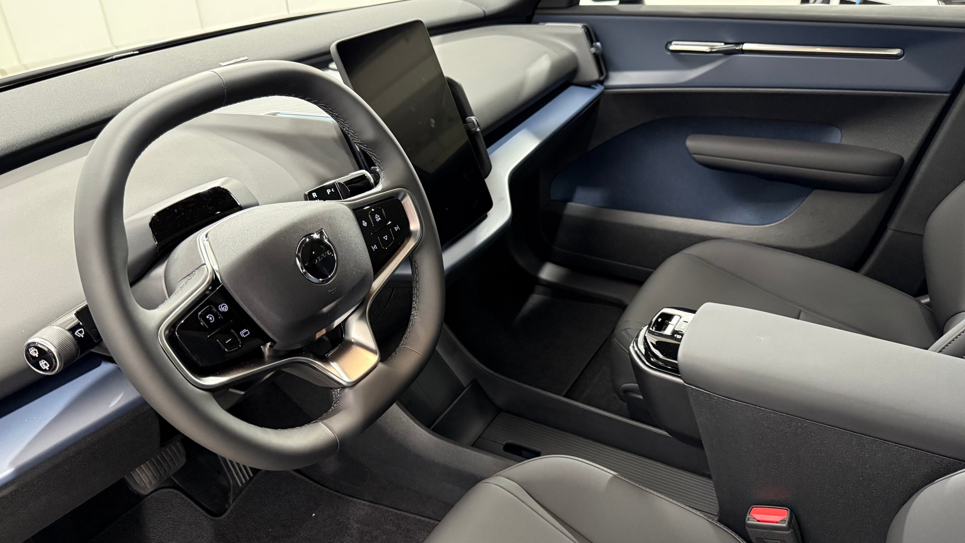VOLVO EX 30 E60 Twin Ultra Performanc-image-3