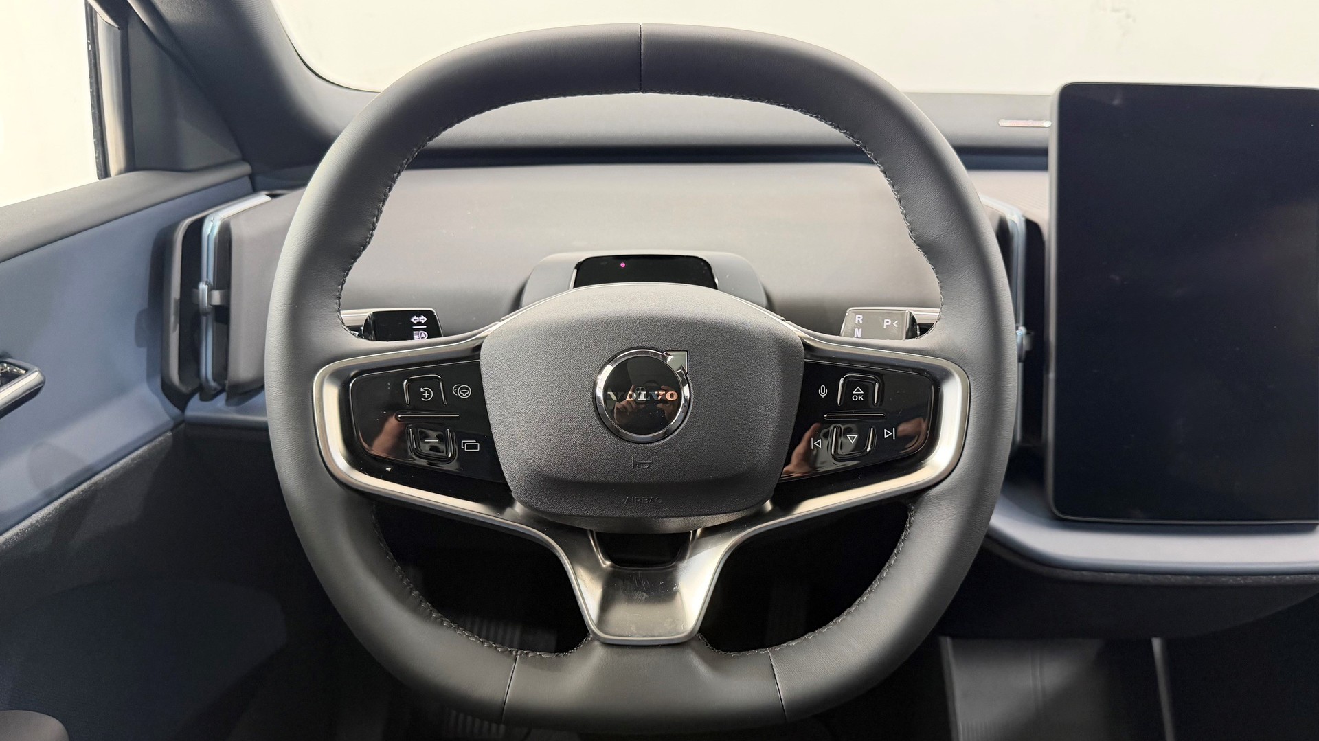 VOLVO EX 30 E60 Twin Ultra Performanc-image-9