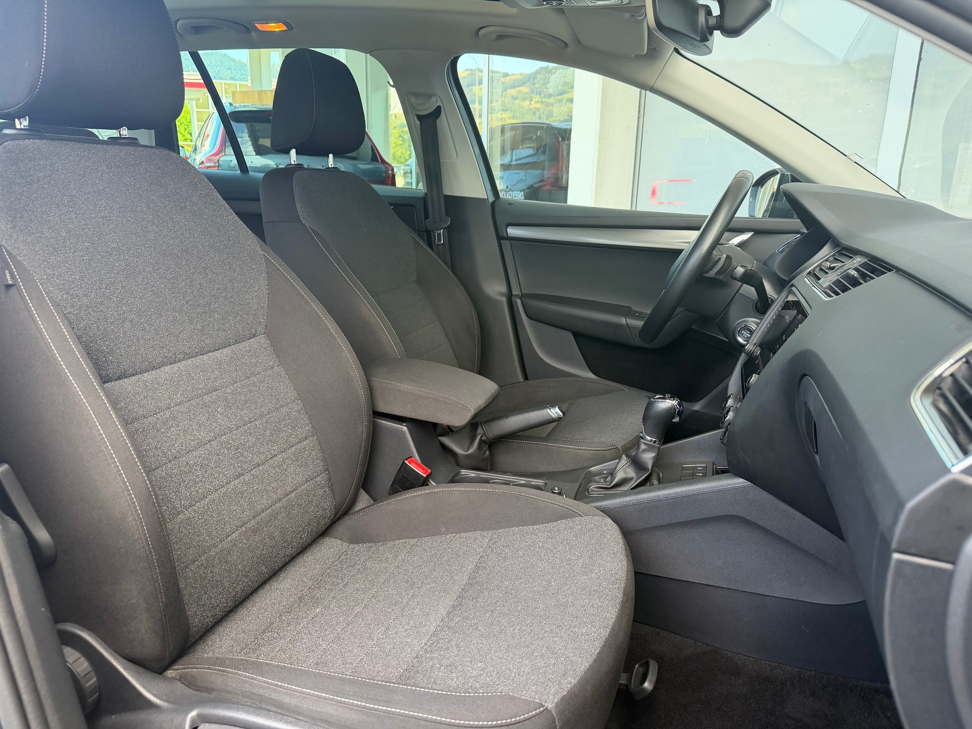 SKODA Octavia Combi 2.0 TSI Soleil 4x4 DSG-image-3
