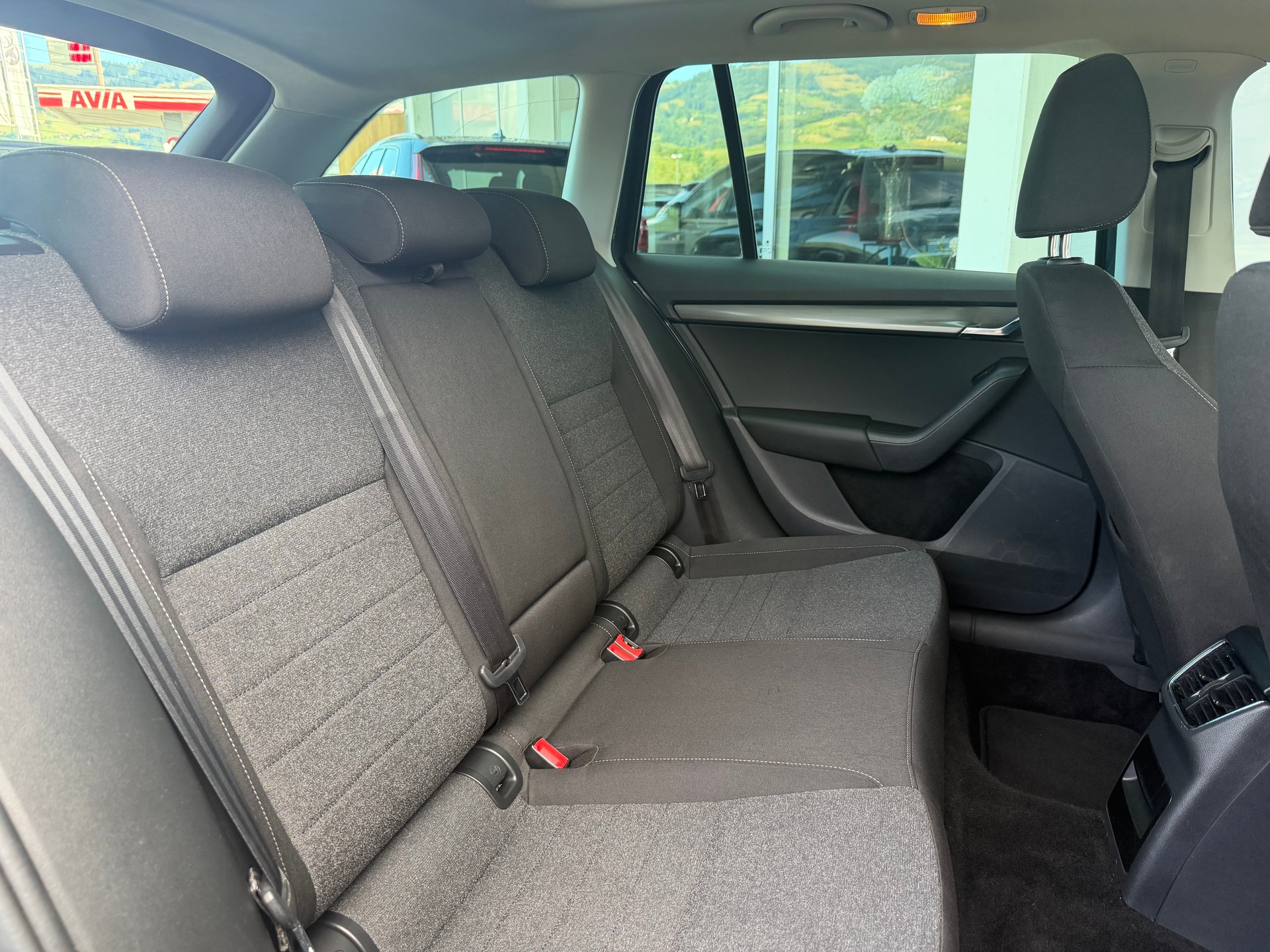 SKODA Octavia Combi 2.0 TSI Soleil 4x4 DSG-image-4
