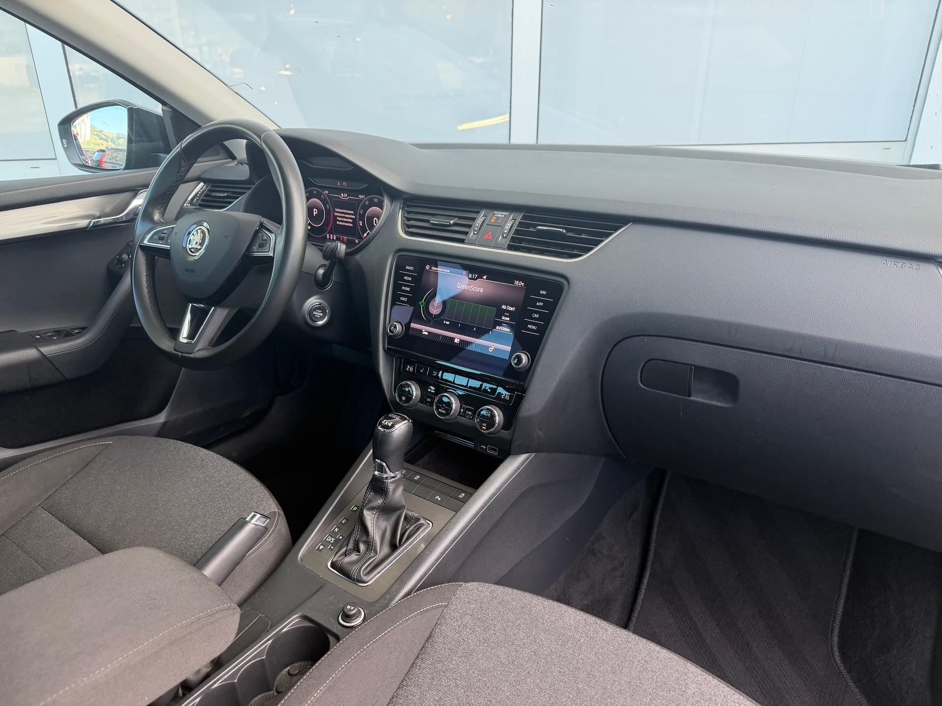 SKODA Octavia Combi 2.0 TSI Soleil 4x4 DSG-image-2