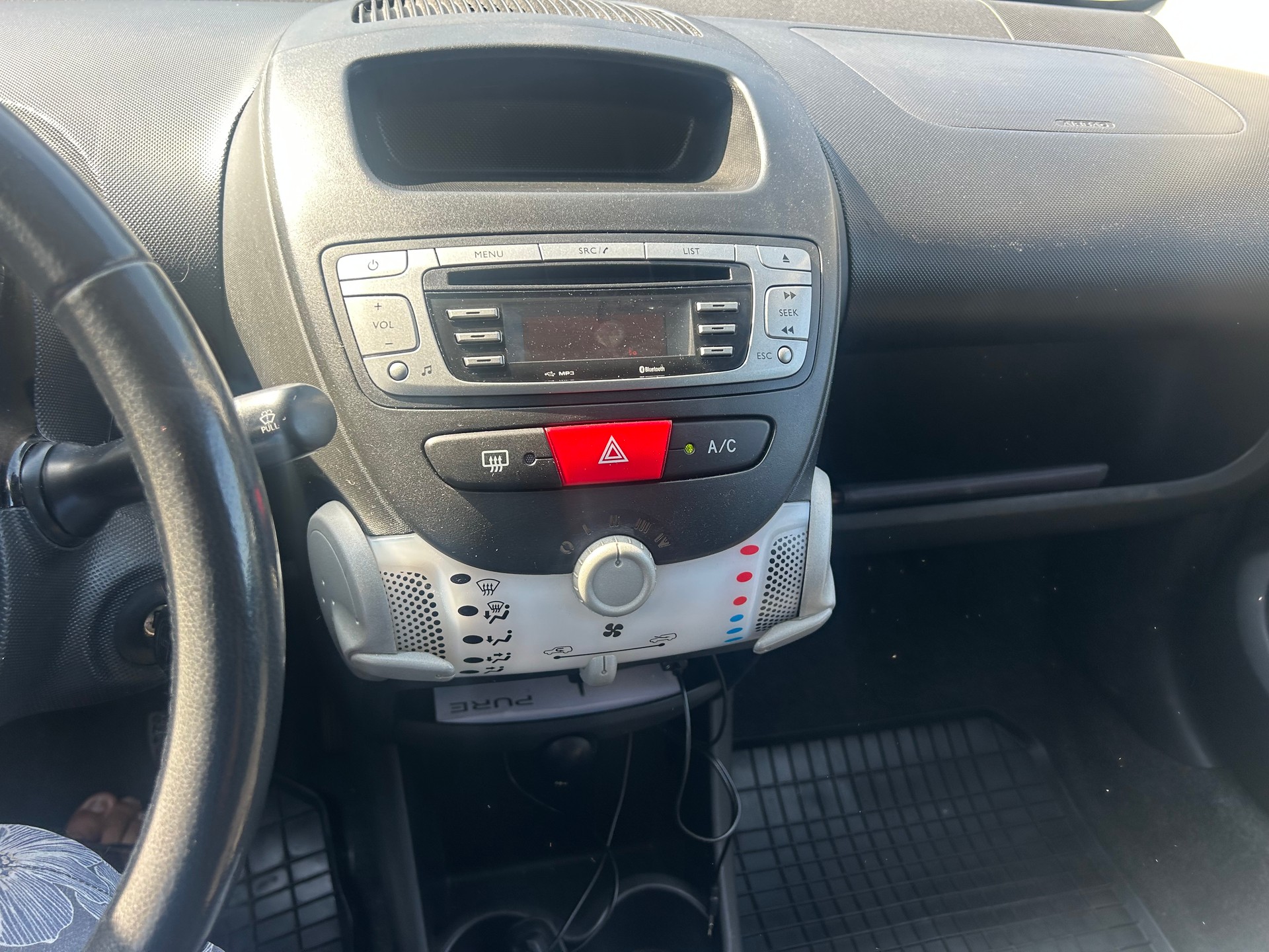 CITROEN C1 1.0i Exclusive EGS-image-9