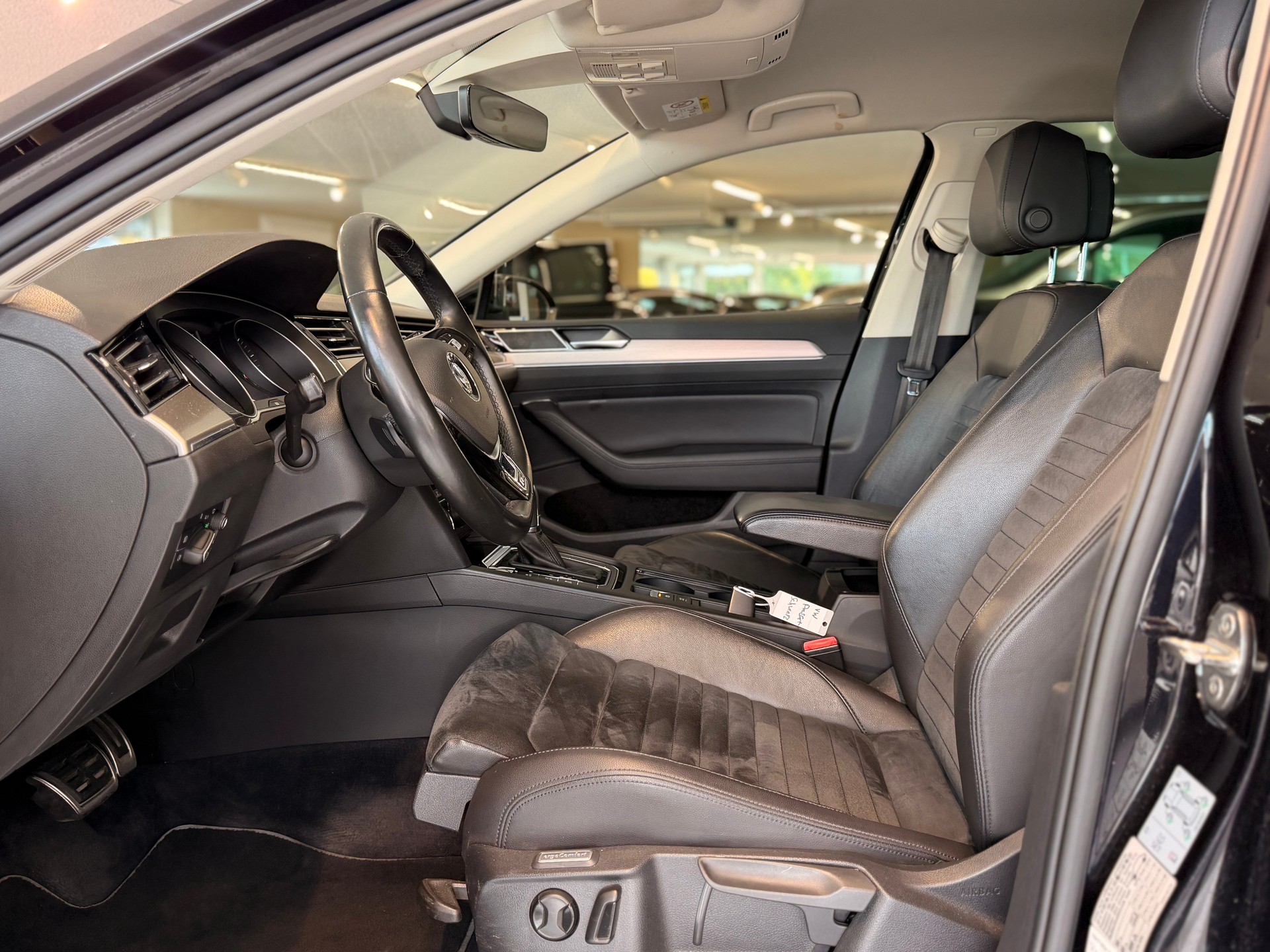 VW Passat Variant 2.0 TDI SCR BMT Highline DSG-image-12
