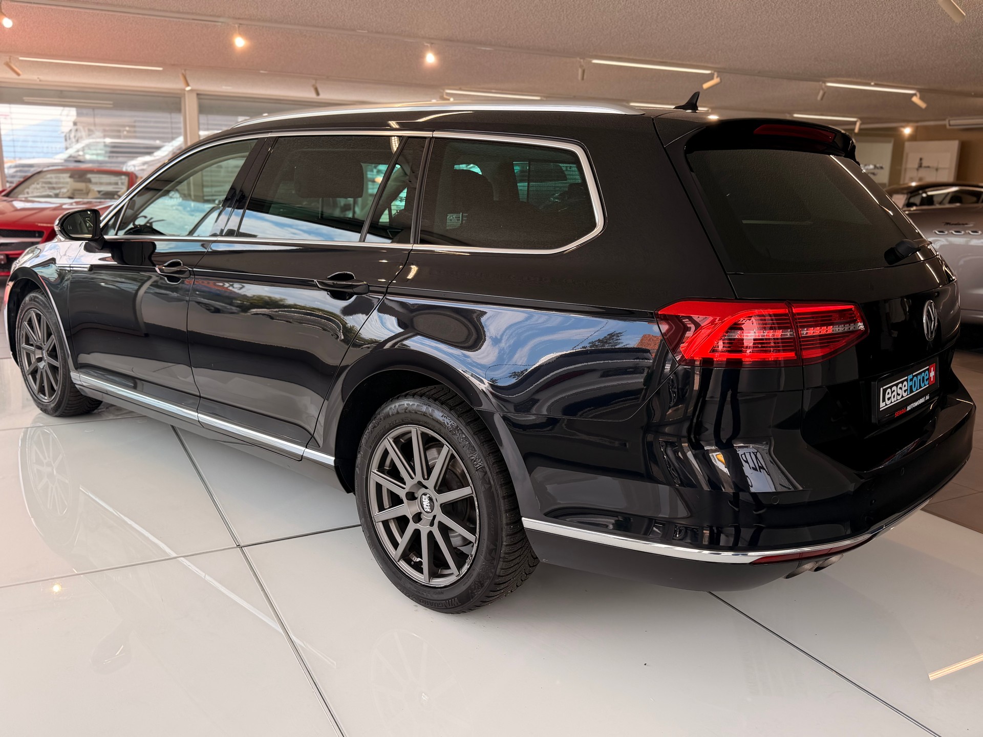 VW Passat Variant 2.0 TDI SCR BMT Highline DSG-image-9