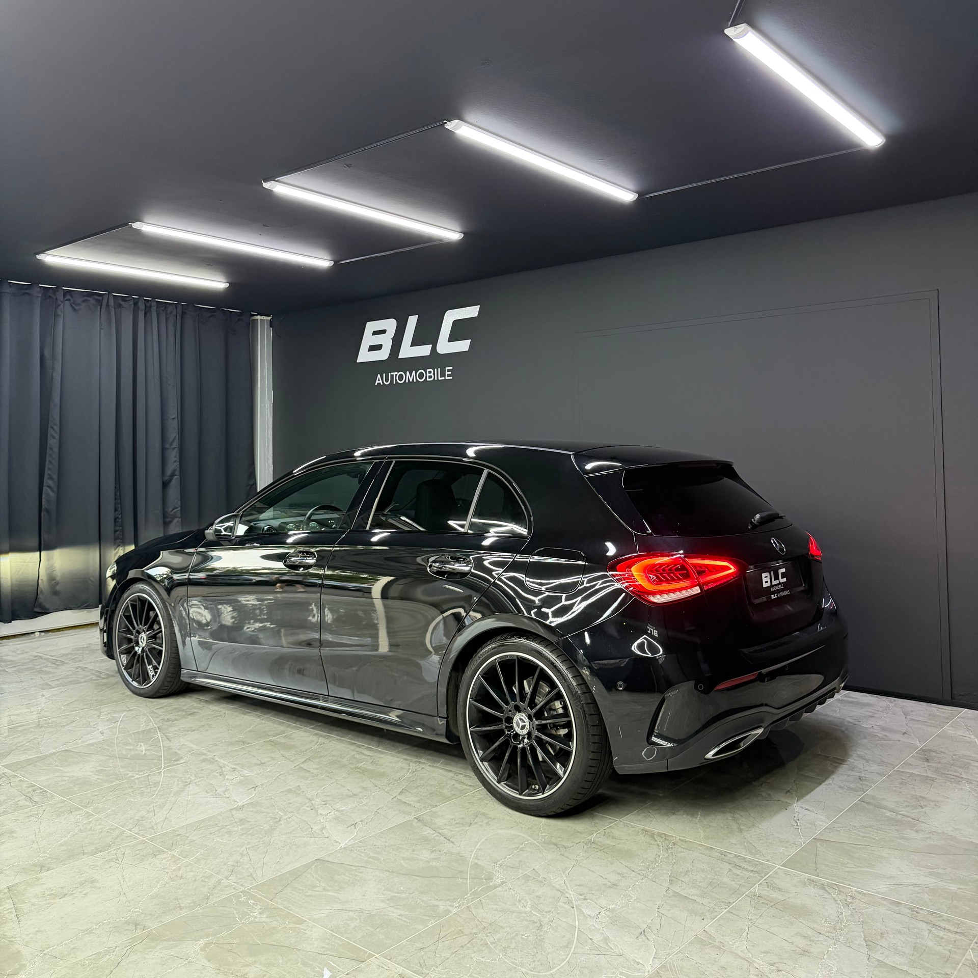 MERCEDES-BENZ A 200 AMG Line 7G-DCT-image-4