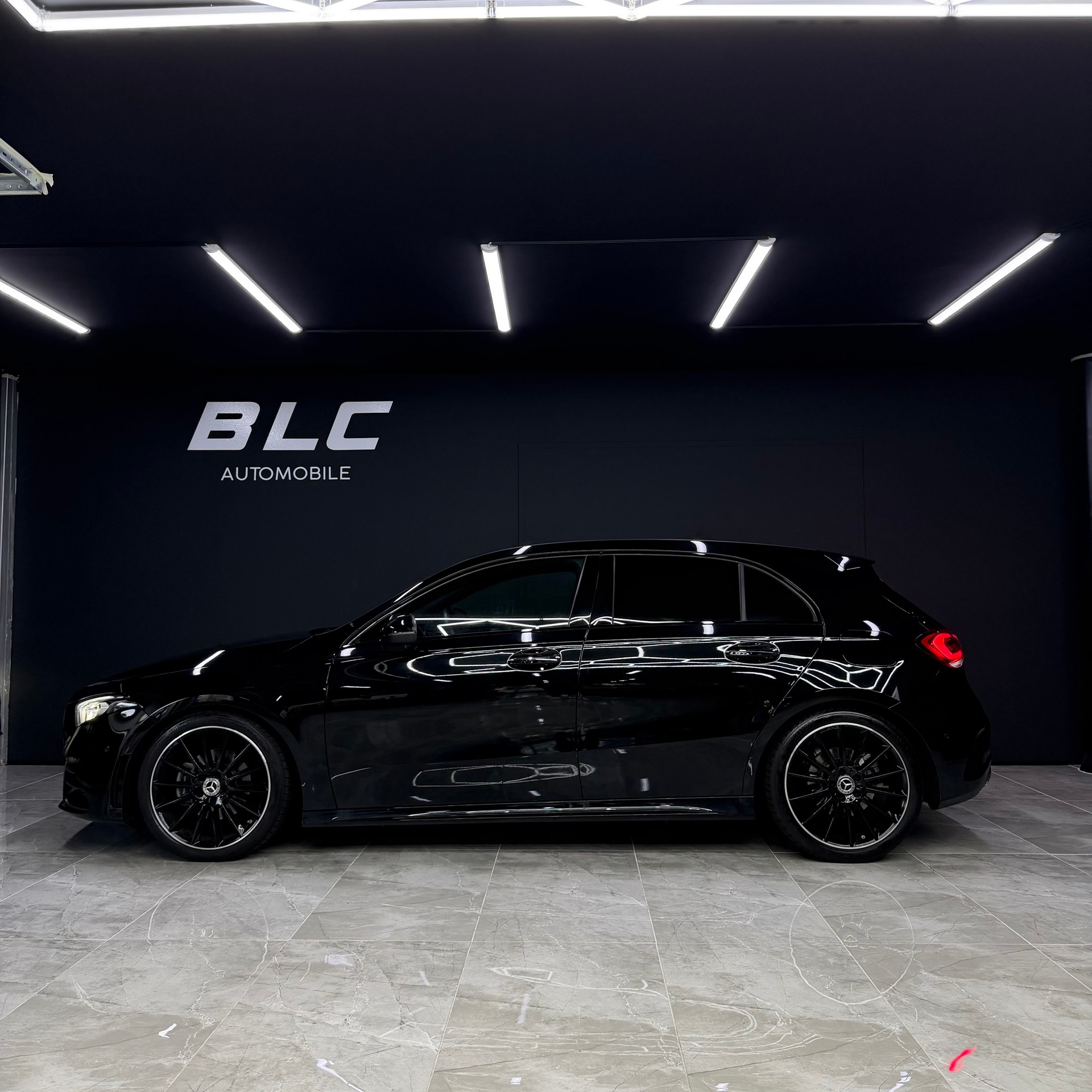 MERCEDES-BENZ A 200 AMG Line 7G-DCT-image-2