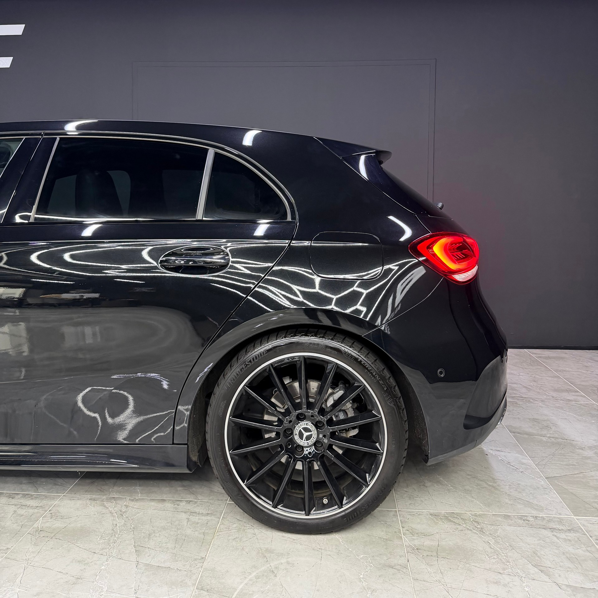 MERCEDES-BENZ A 200 AMG Line 7G-DCT-image-5