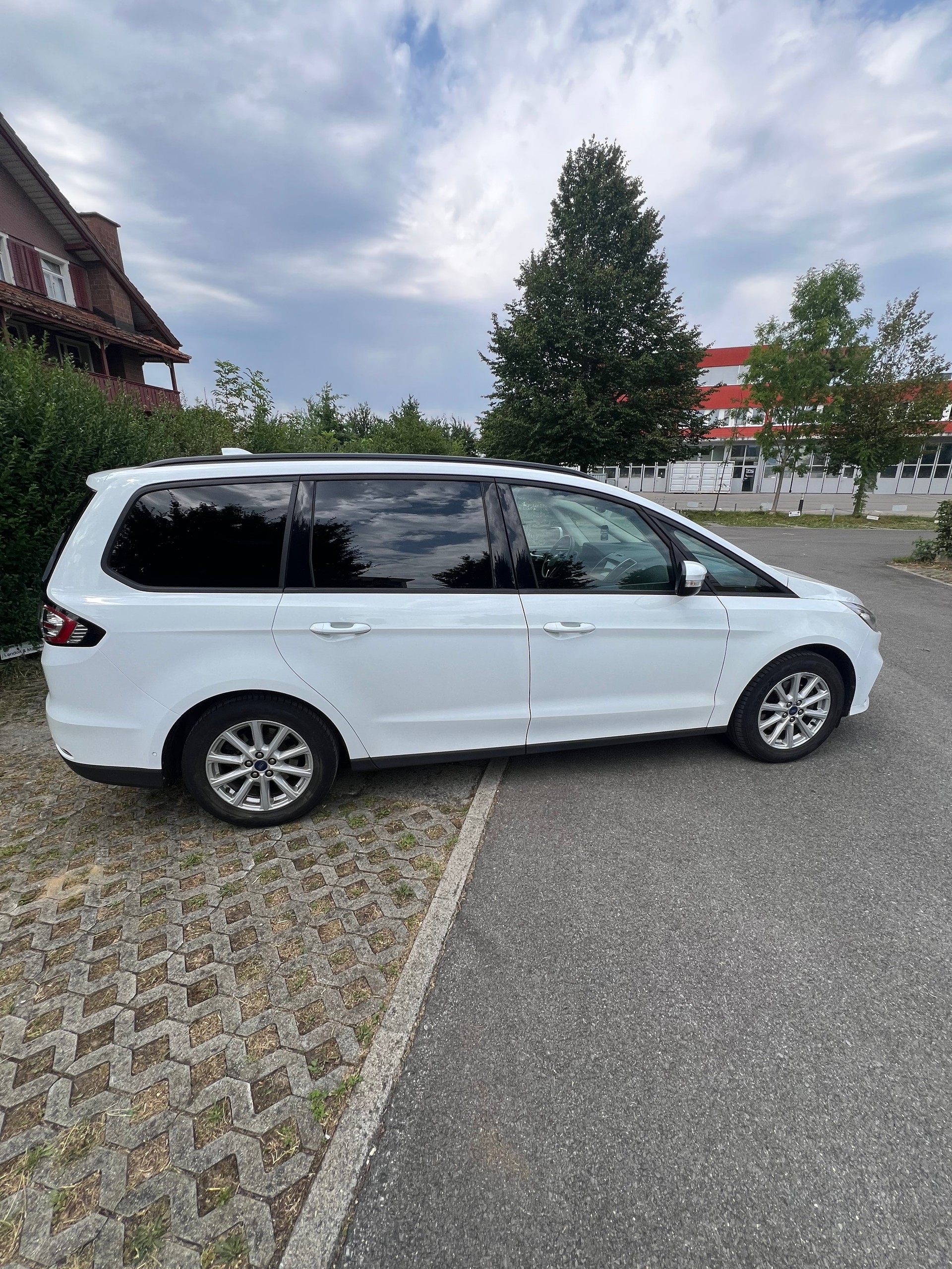 FORD GALAXY-image-3