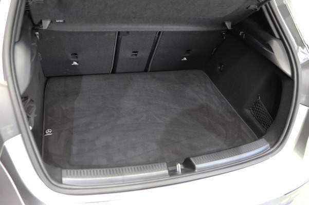 MERCEDES-BENZ A 180-image-11