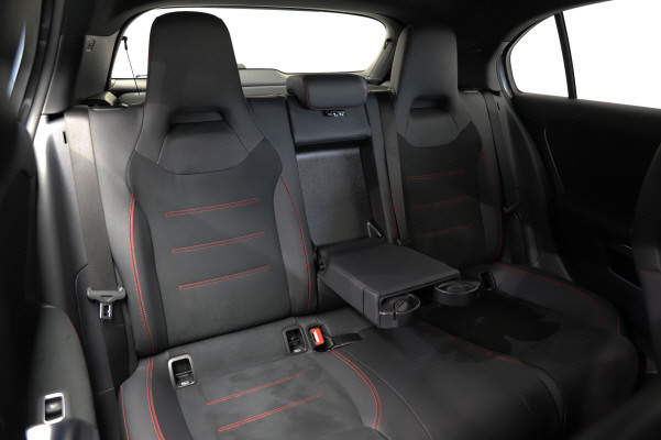 MERCEDES-BENZ A 180-image-10