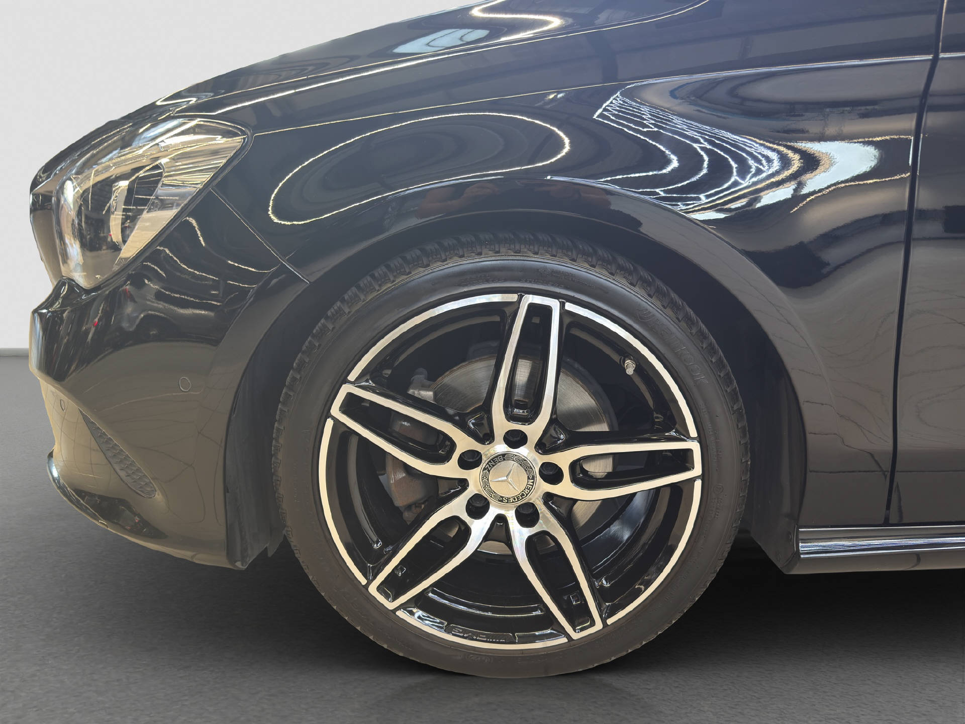 MERCEDES-BENZ CLA 200 Shooting Brake Night Star-image-5