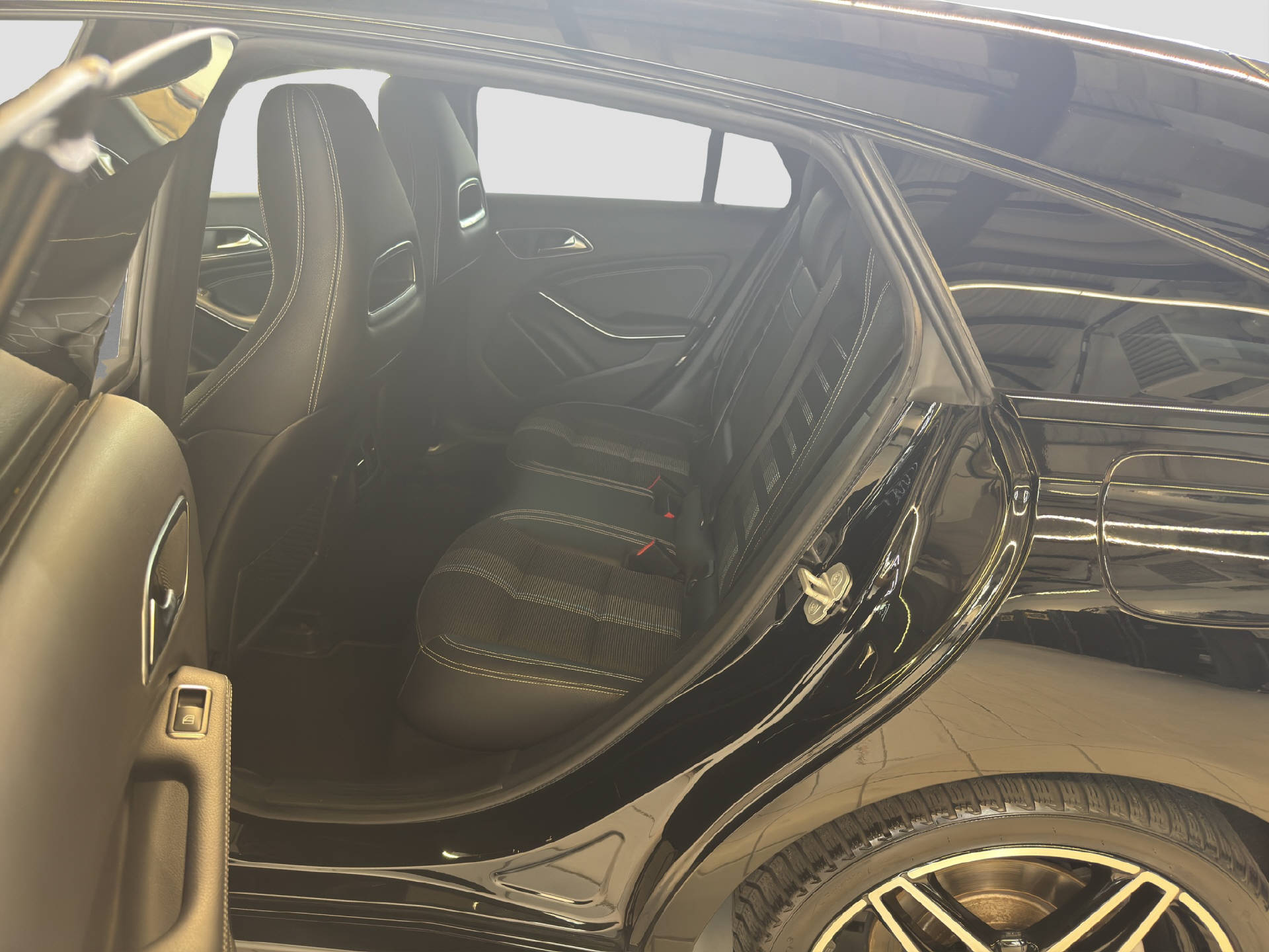 MERCEDES-BENZ CLA 200 Shooting Brake Night Star-image-13