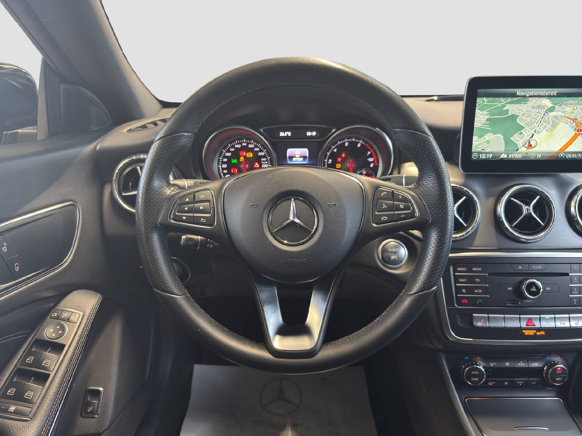 MERCEDES-BENZ CLA 200 Shooting Brake Night Star-image-8