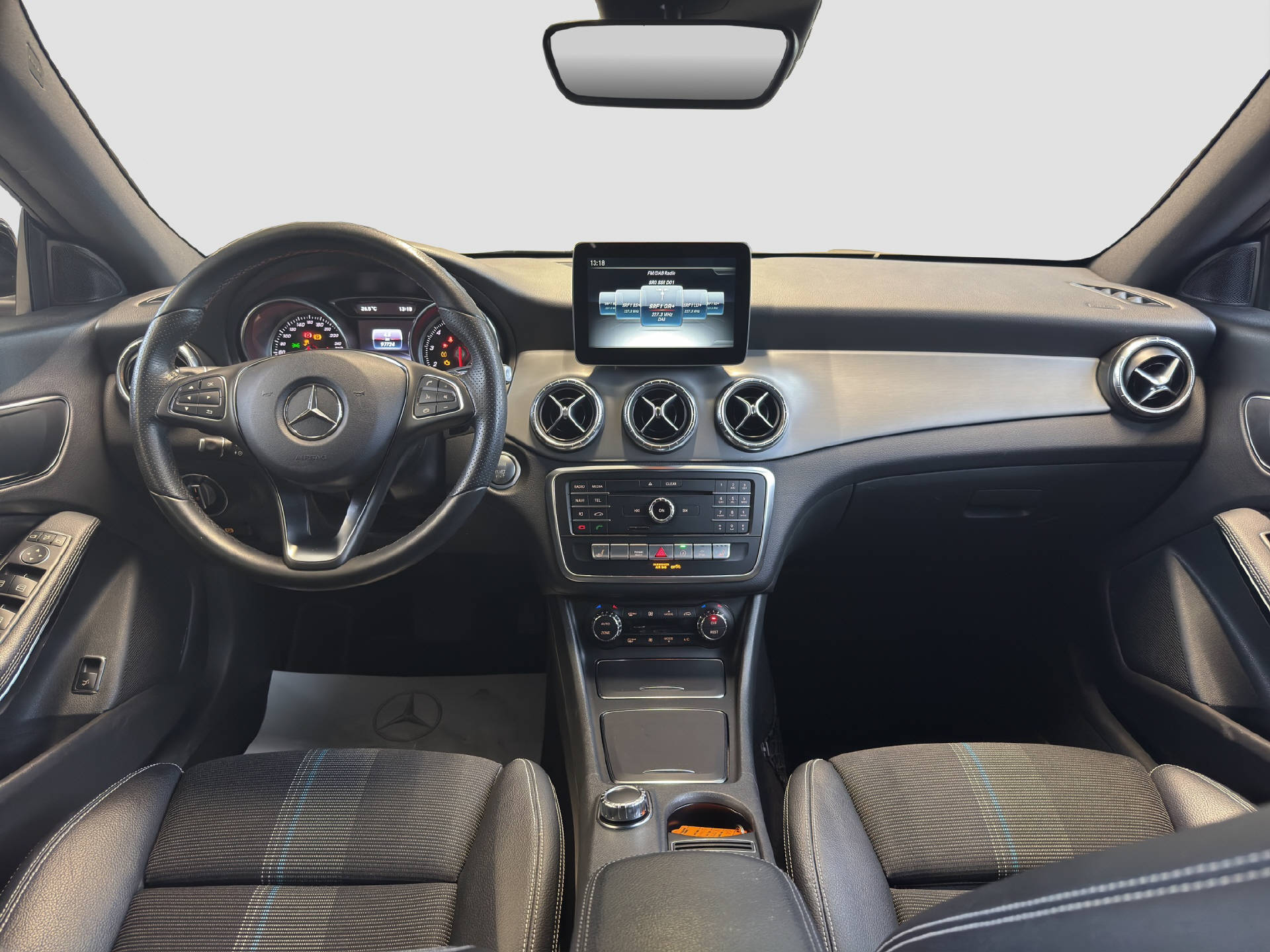 MERCEDES-BENZ CLA 200 Shooting Brake Night Star-image-7