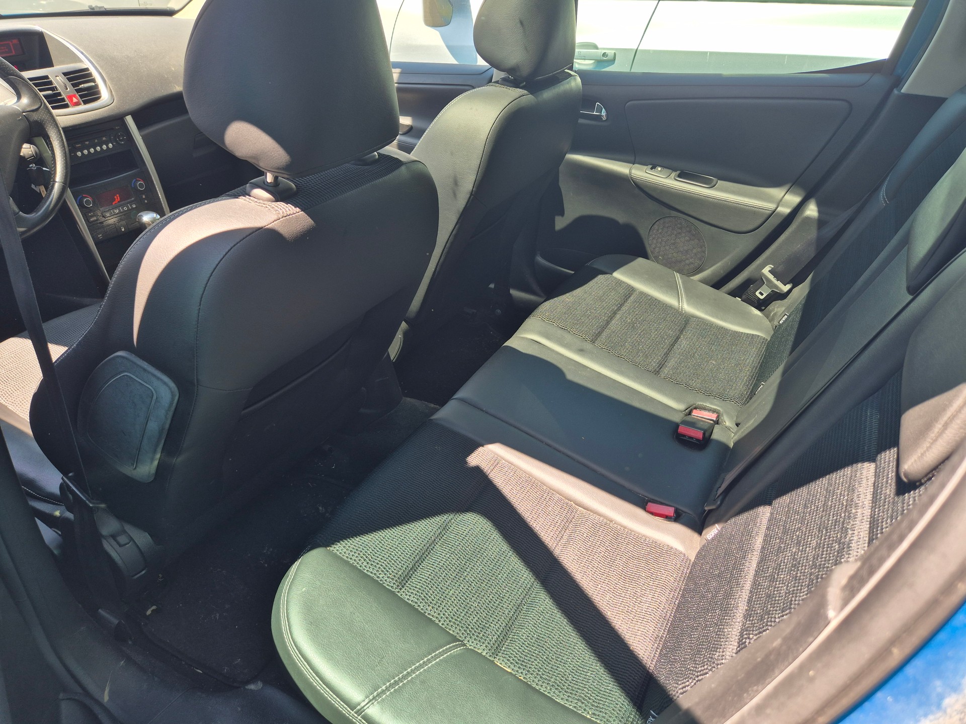PEUGEOT 207 SW 1.6 16V Allure Automatic-image-5