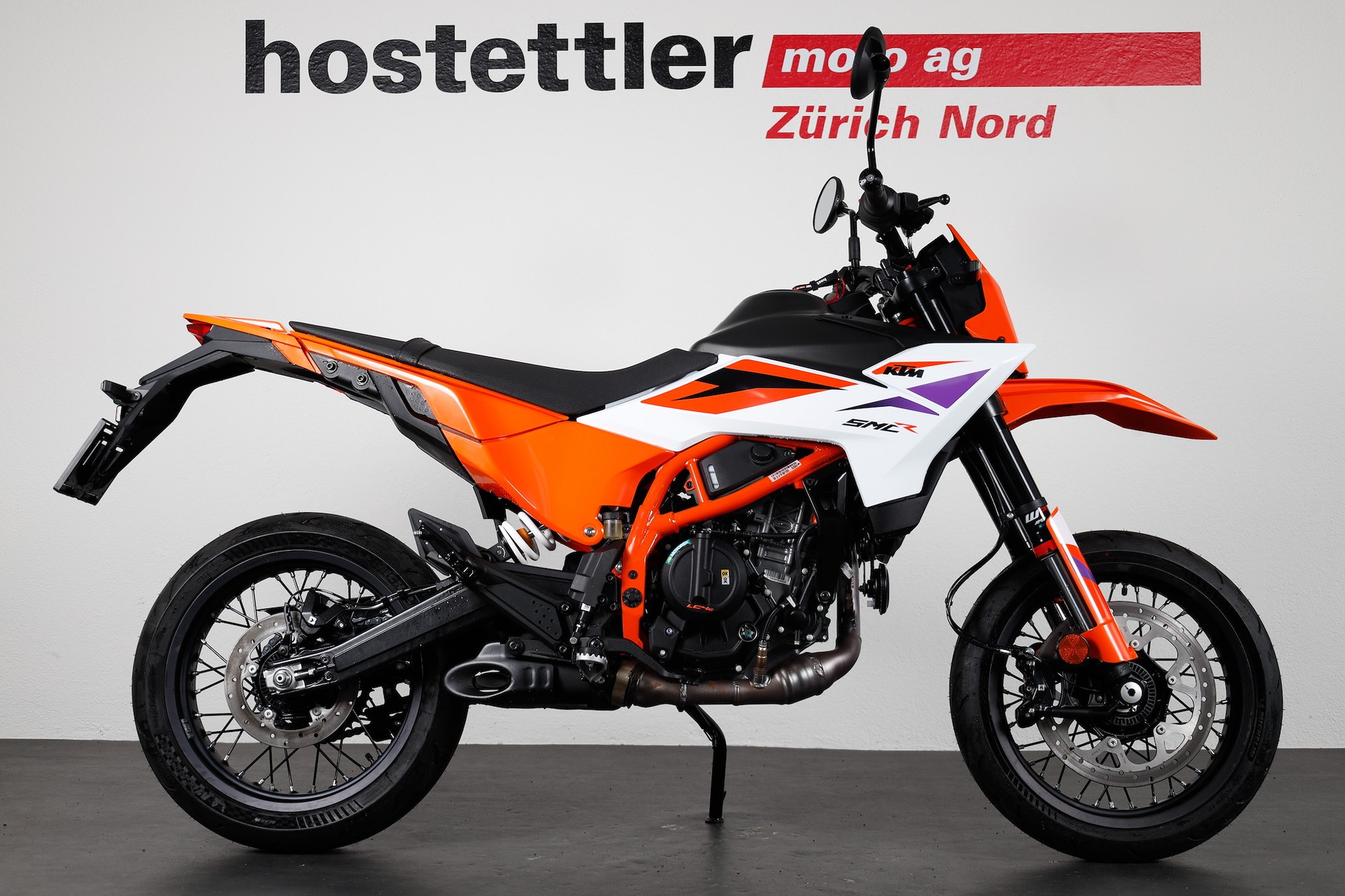 KTM 390 SMC R-showroom-element-1