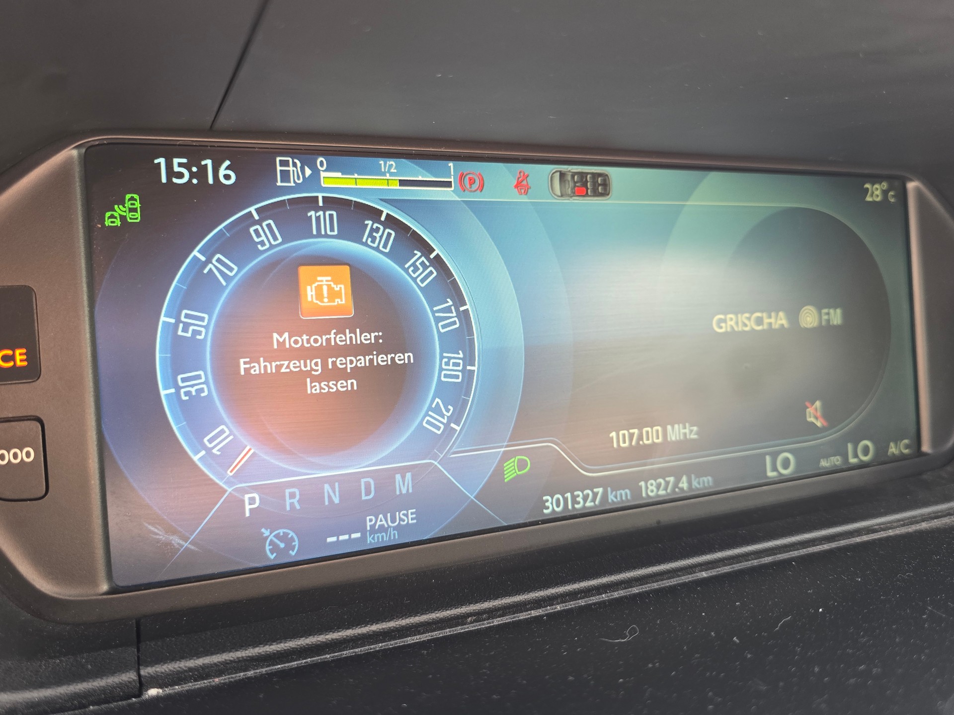 CITROEN Grand C4 Picasso 2.0 BlueHDi Exclusive Automatic-image-14