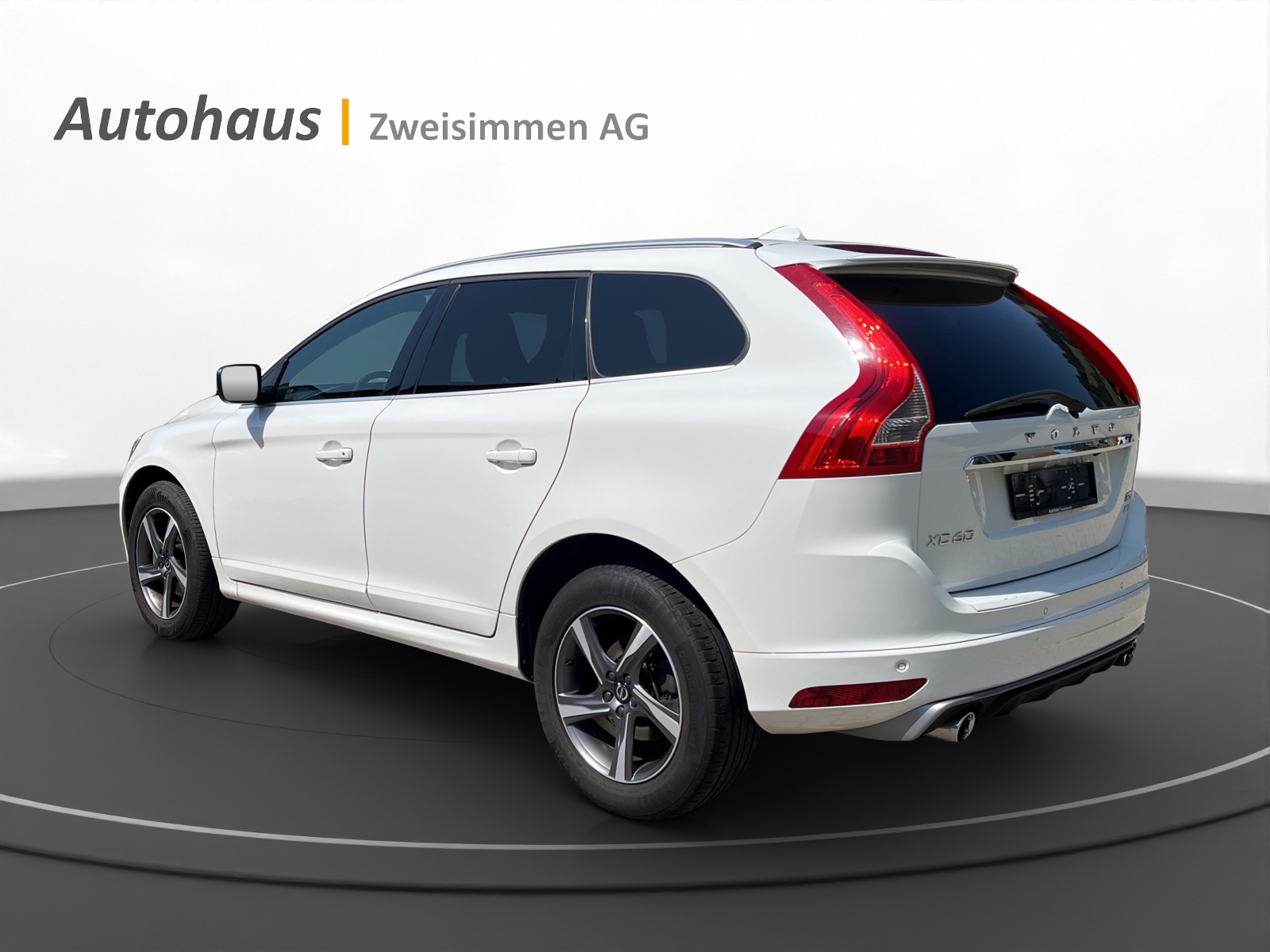 VOLVO XC60 D5 AWD Momentum R-Design Geartronic-image-2