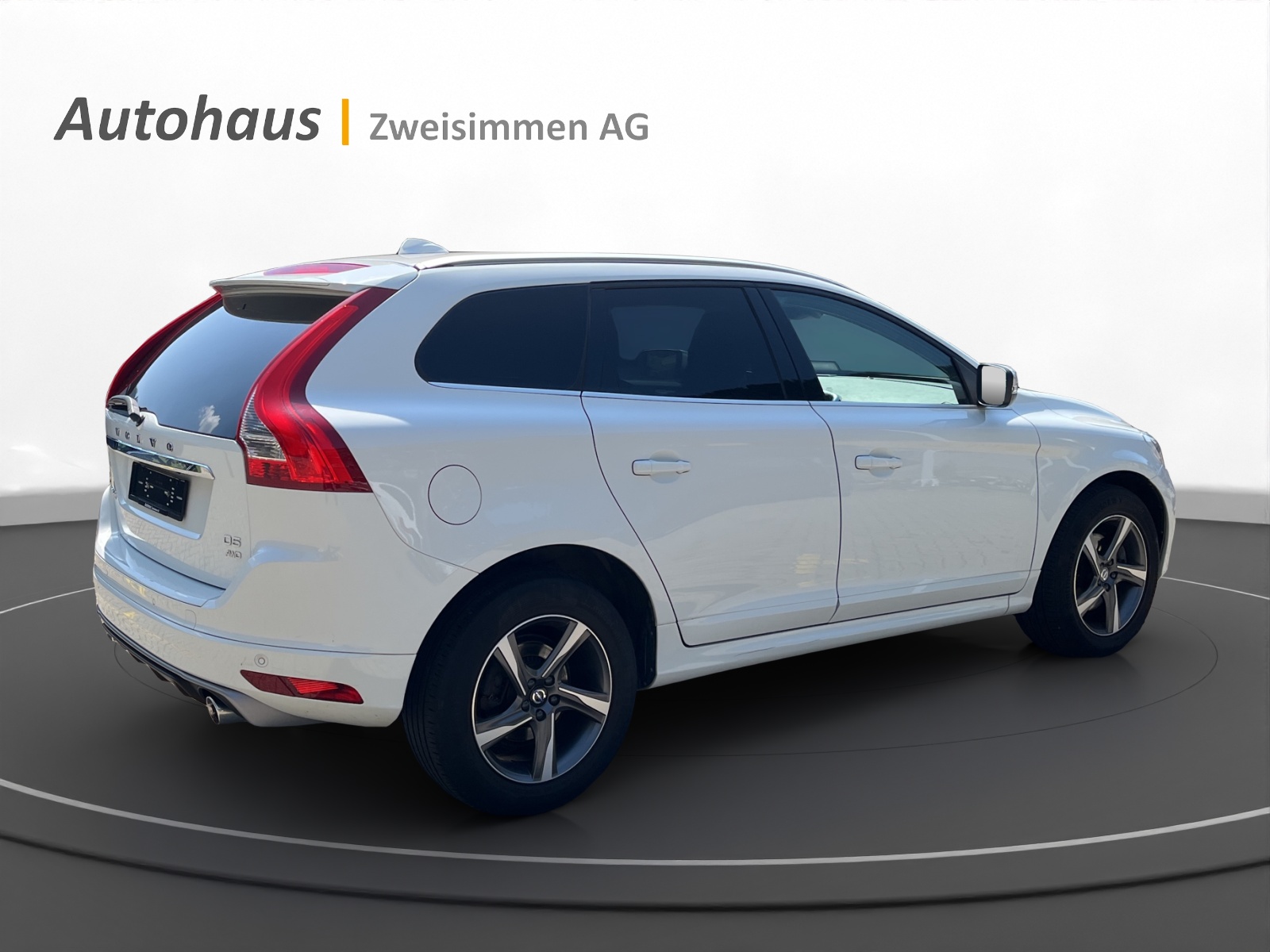 VOLVO XC60 D5 AWD Momentum R-Design Geartronic-image-5