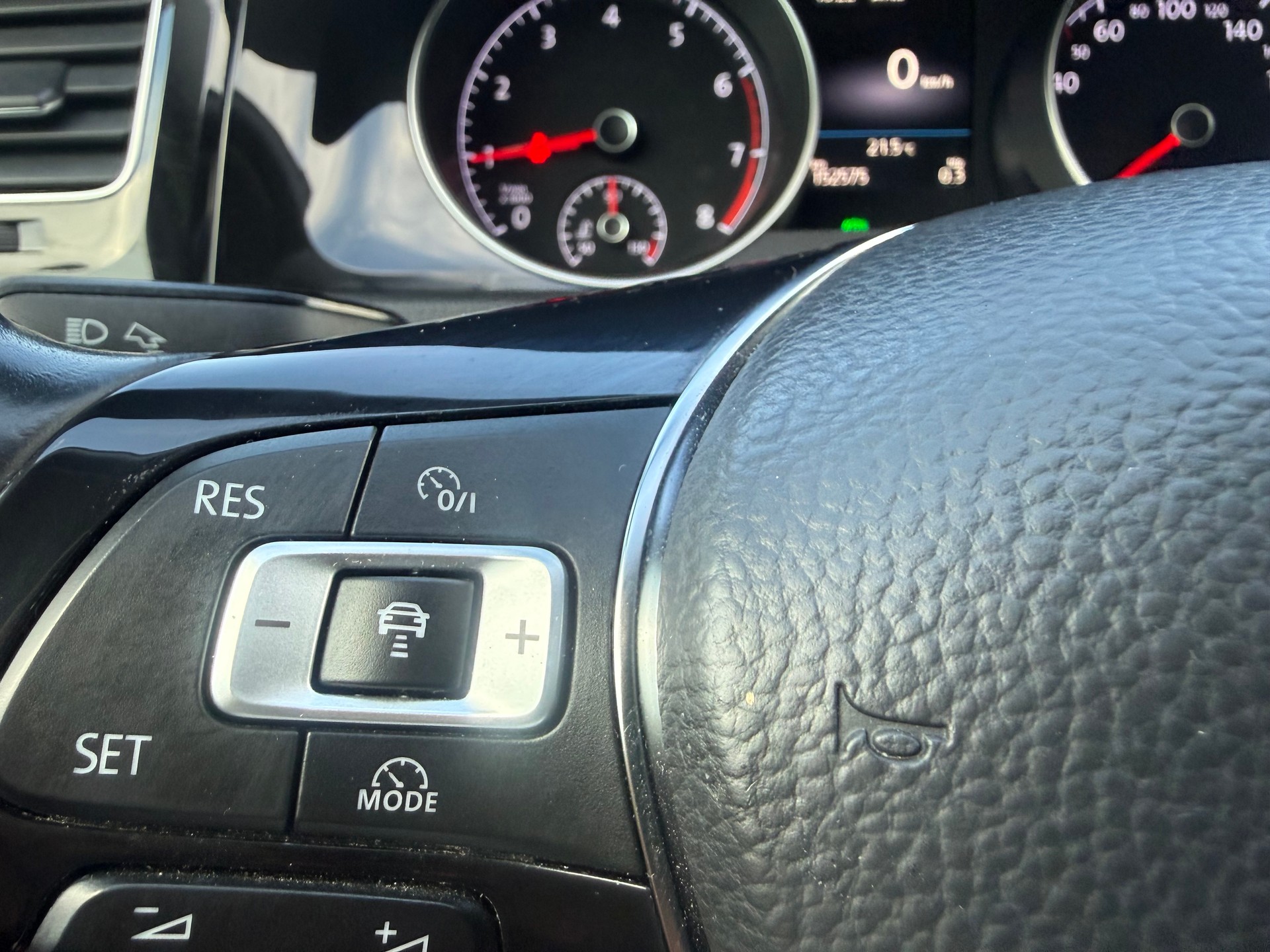 VW Golf 1.5 TSI EVO Highline-image-12