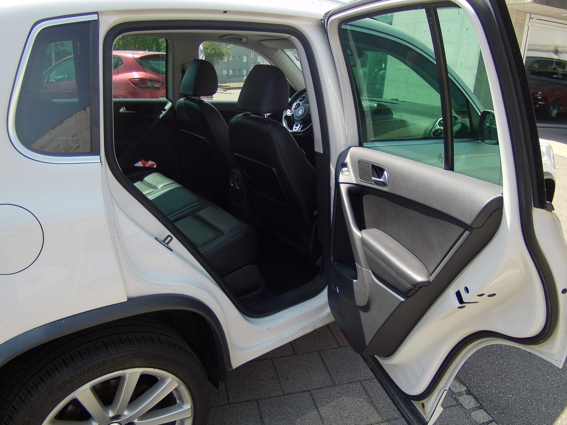 VW Tiguan 2.0 TDI R-Line Sport-image-12
