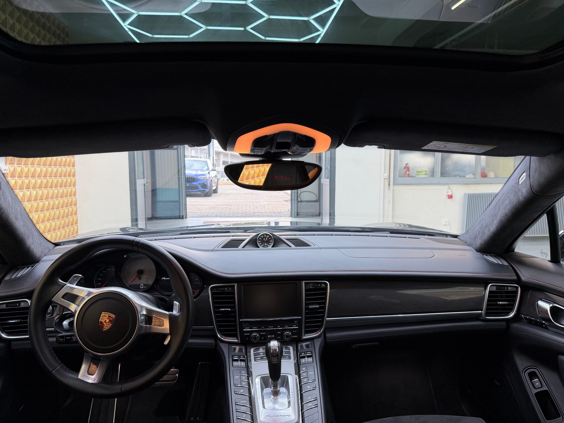 PORSCHE Panamera GTS 4.8 PDK-image-9