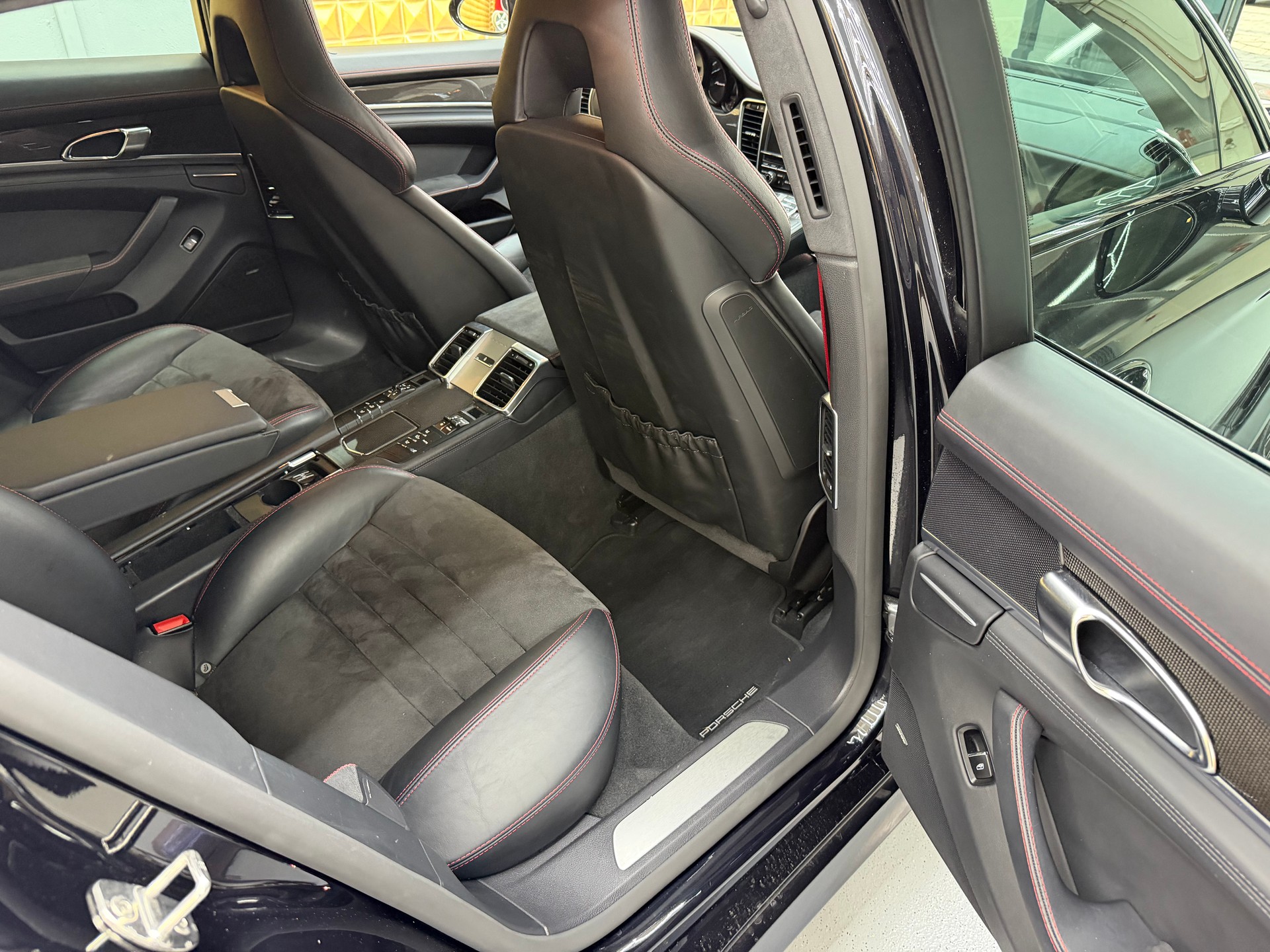 PORSCHE Panamera GTS 4.8 PDK-image-14