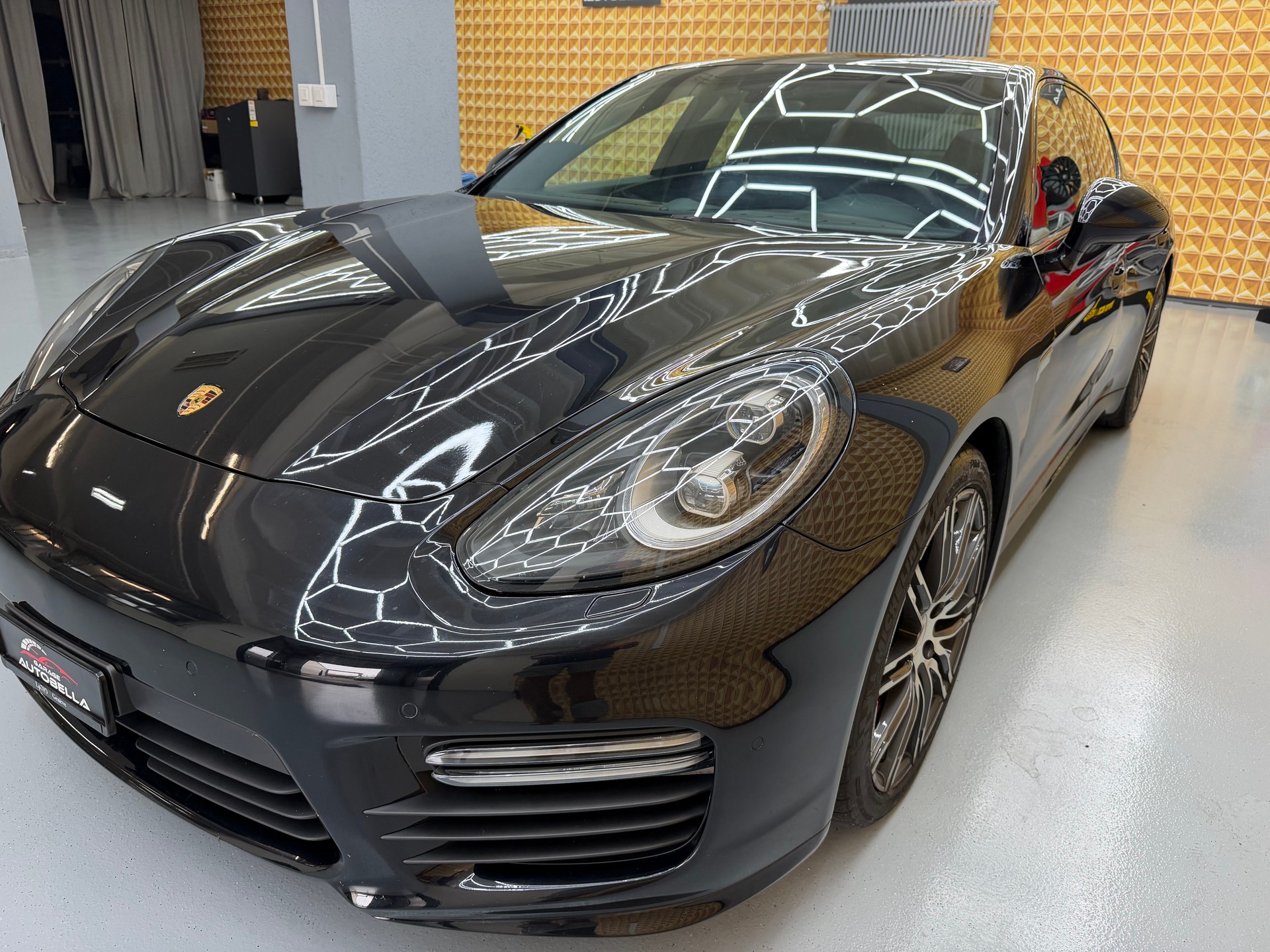 PORSCHE Panamera GTS 4.8 PDK-image-2
