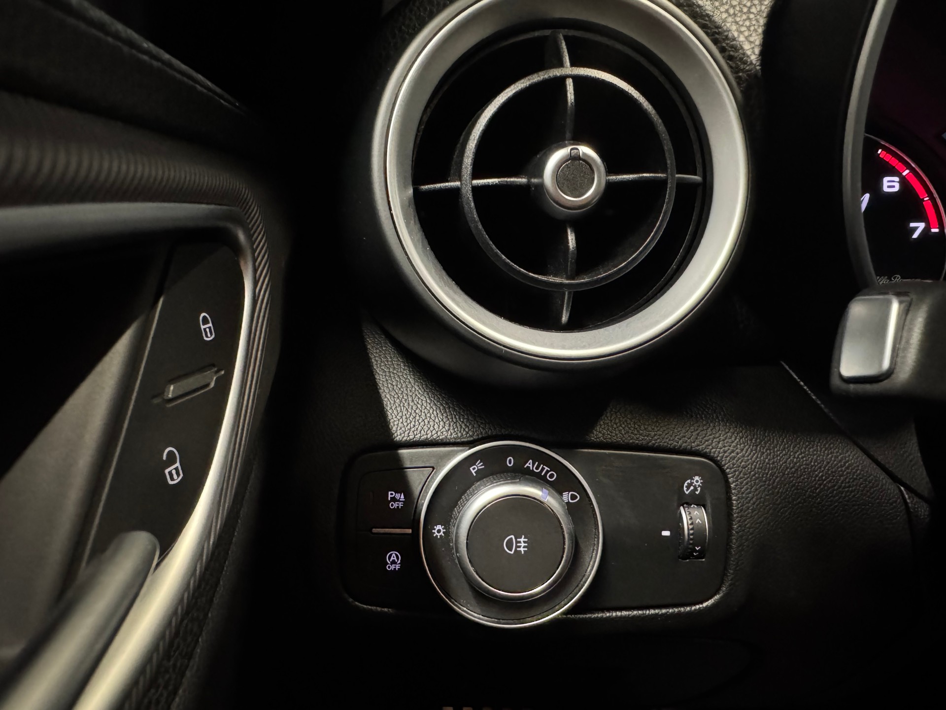 ALFA ROMEO Giulia 2.0 Veloce Q4 Automatic (30)-image-23