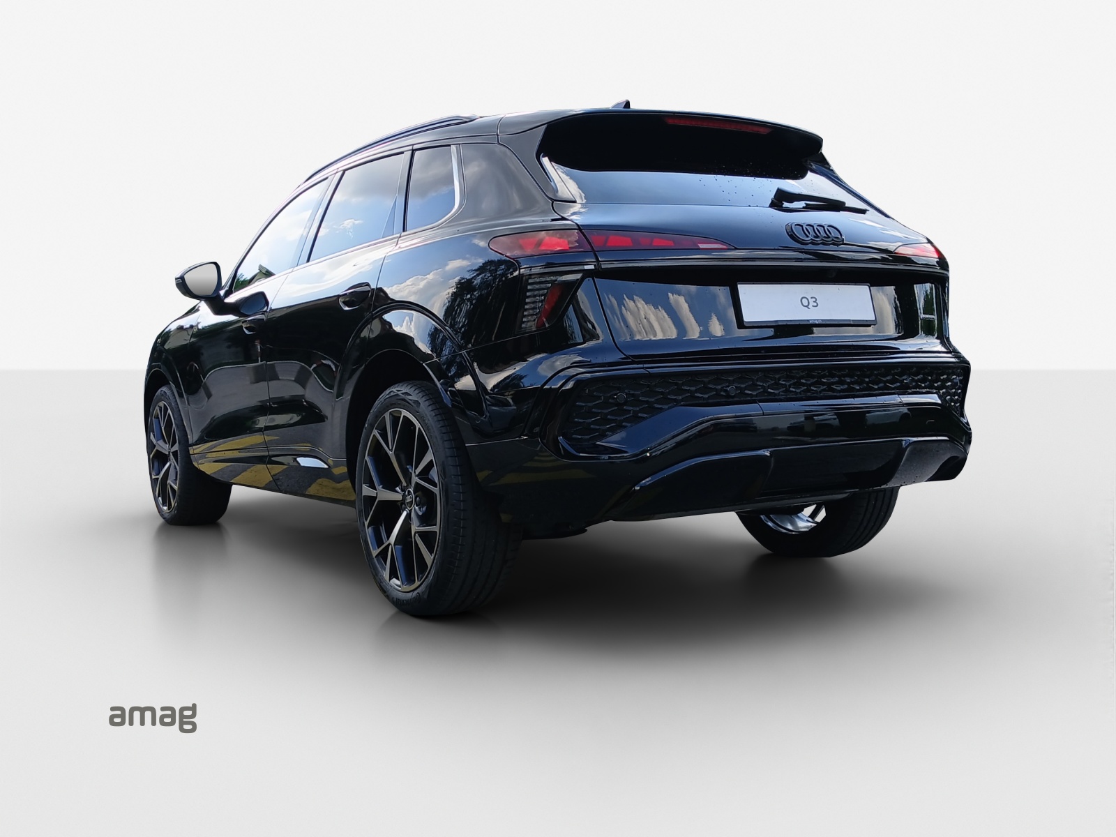 AUDI Q3 SUV TFSI quattro 150 kW S tronic-image-2