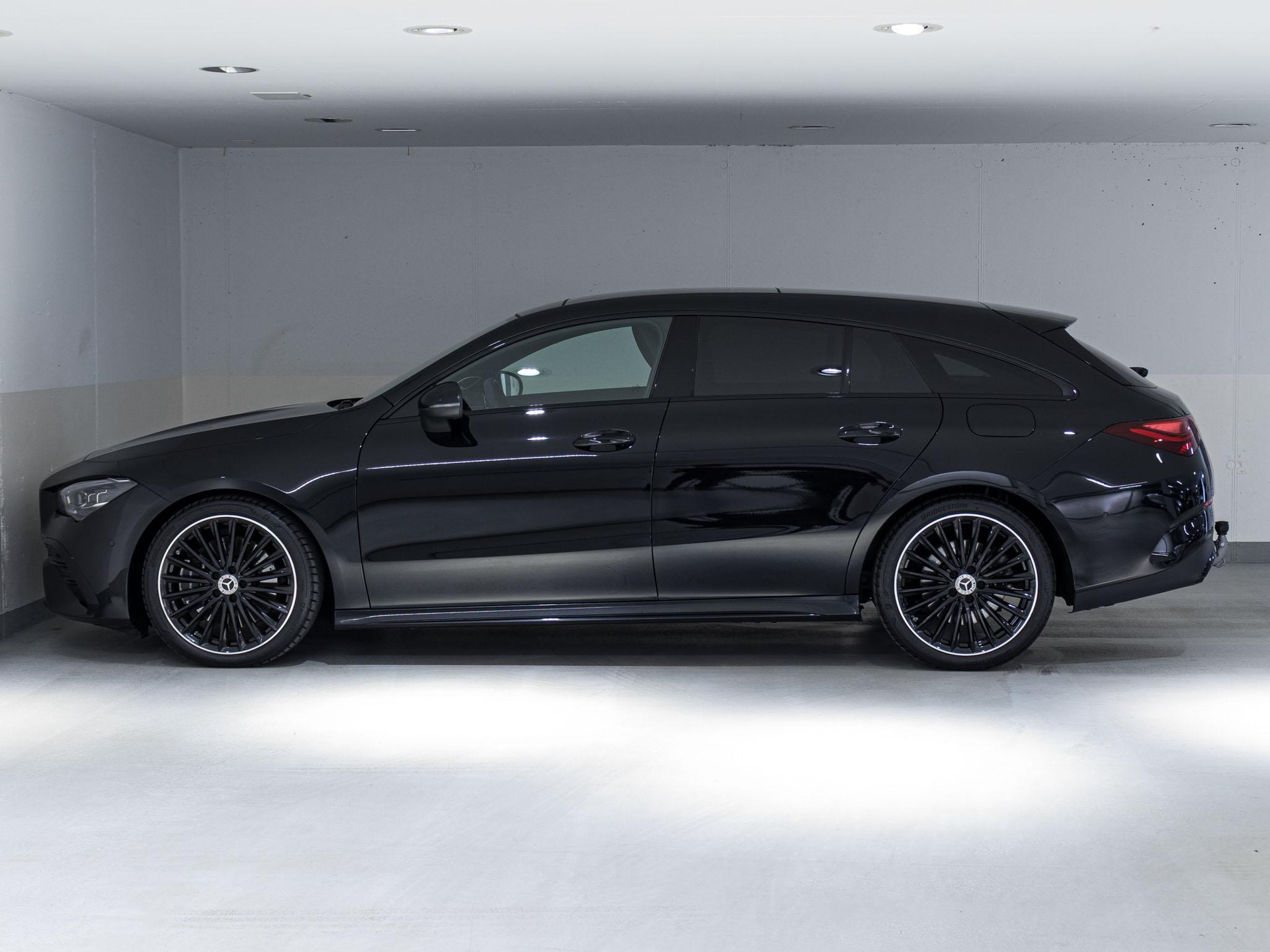 MERCEDES-BENZ CLA 250 4MATIC Shooting Brake-image-4