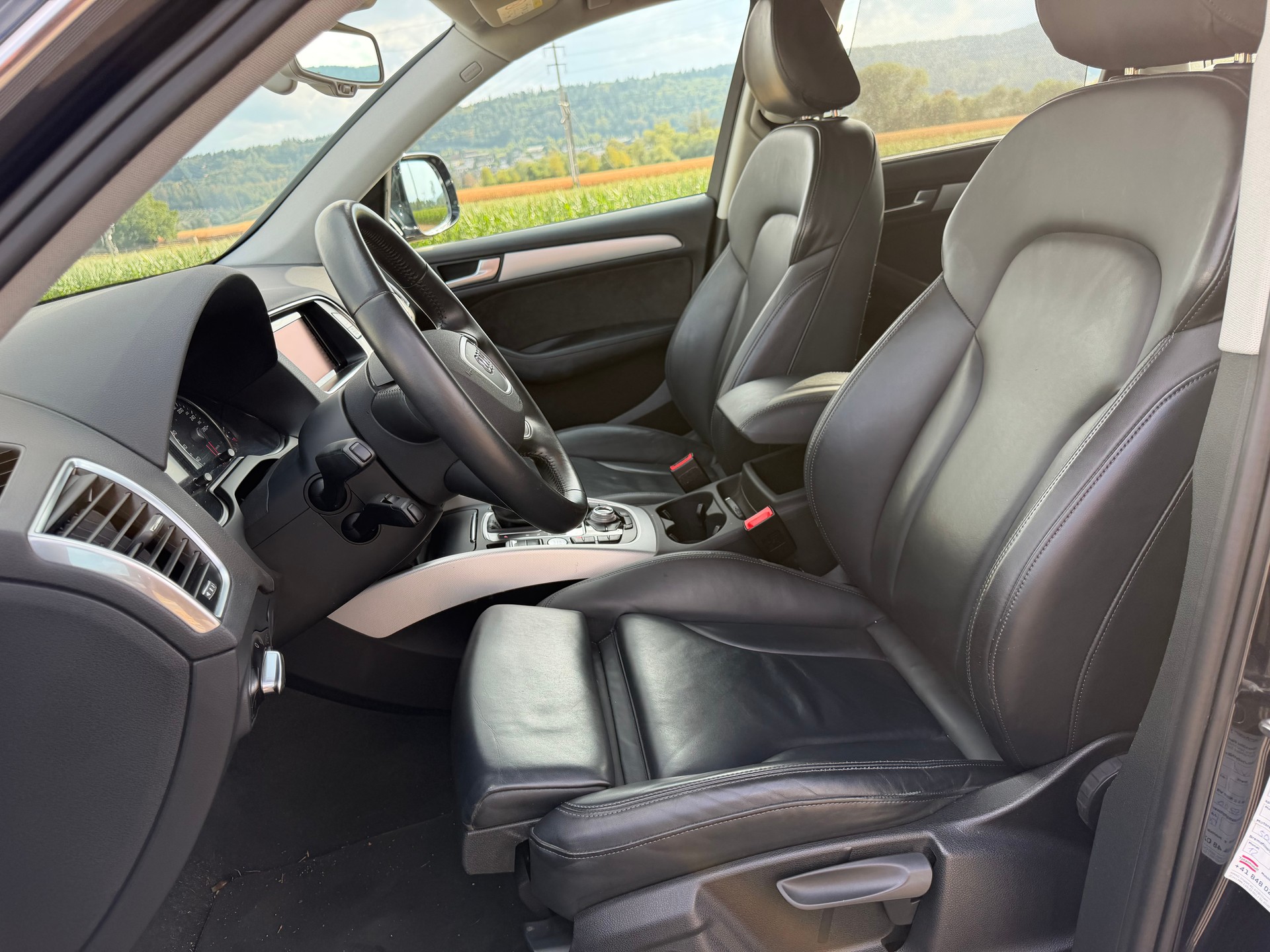 AUDI Q5 2.0 TDI quattro-image-17