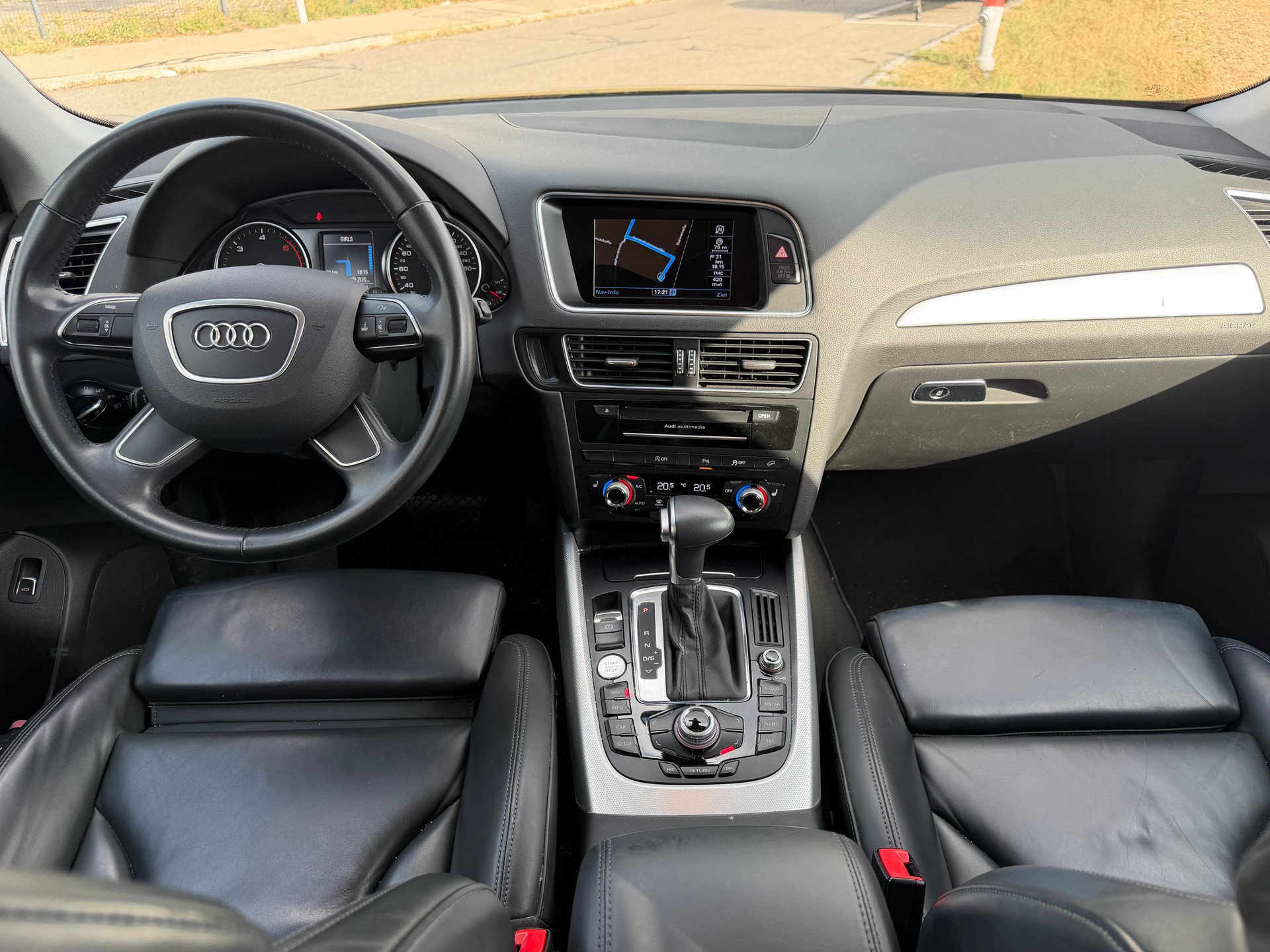 AUDI Q5 2.0 TDI quattro-image-10