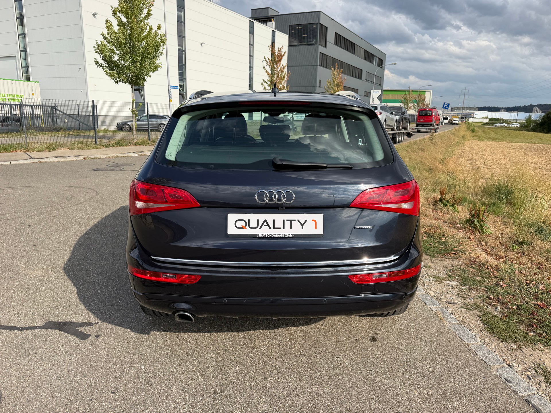AUDI Q5 2.0 TDI quattro-image-9