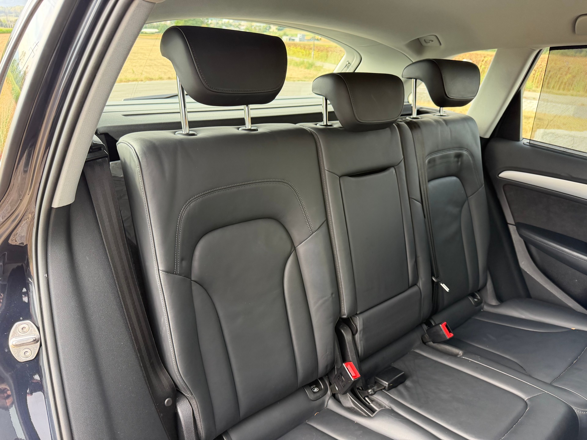 AUDI Q5 2.0 TDI quattro-image-23
