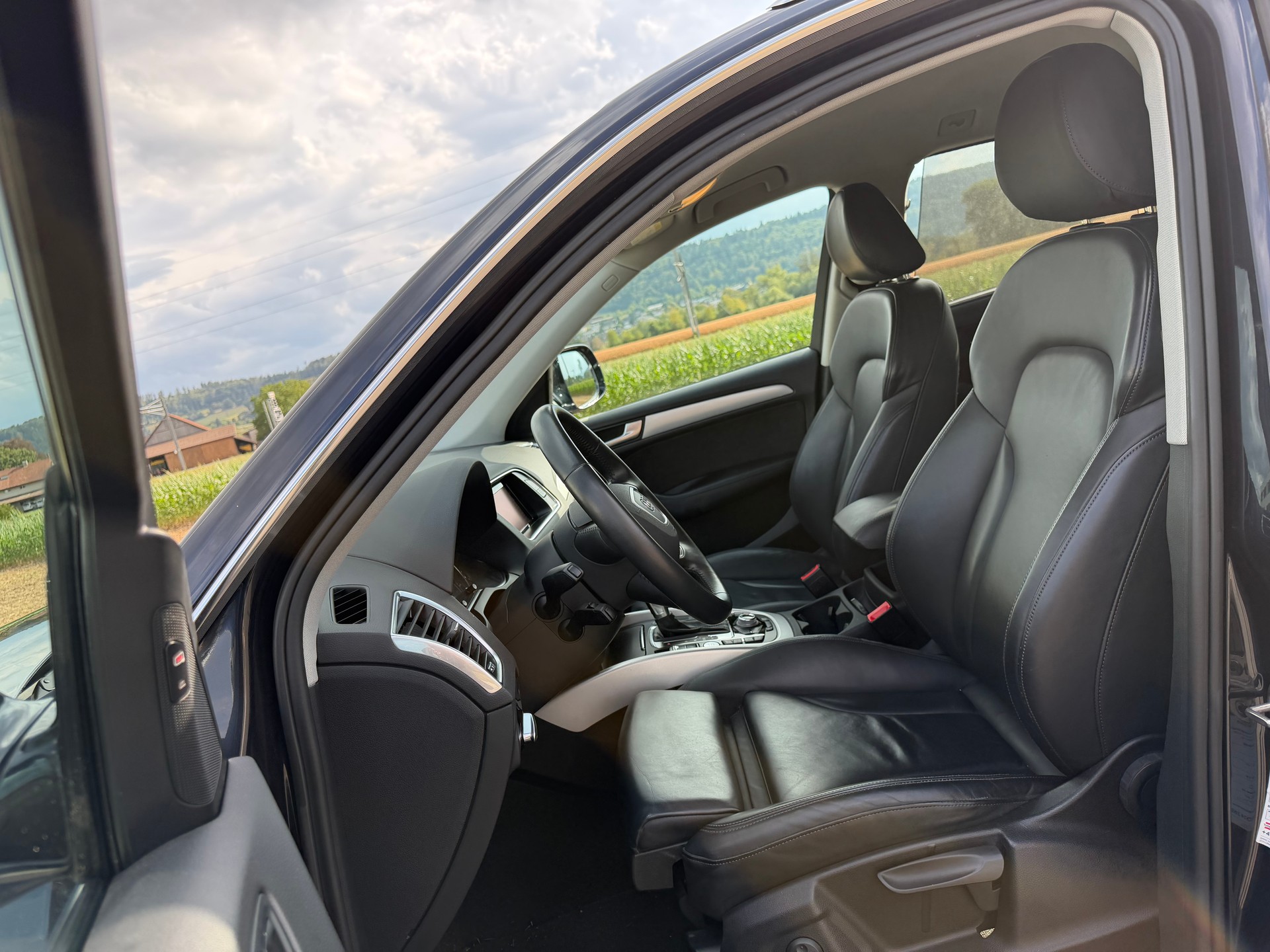 AUDI Q5 2.0 TDI quattro-image-18