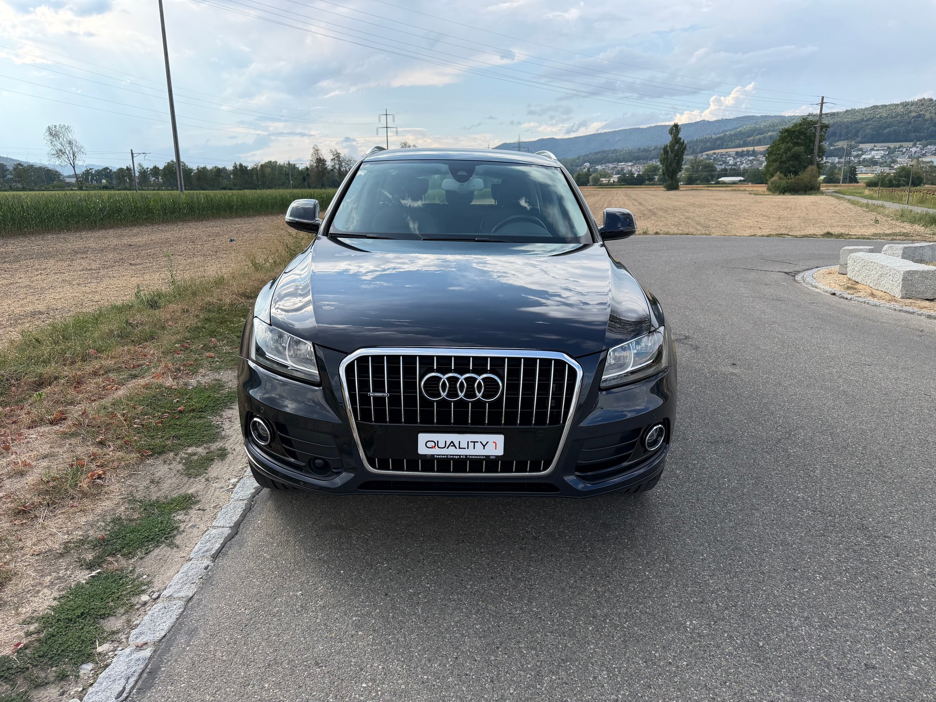 AUDI Q5 2.0 TDI quattro-image-4