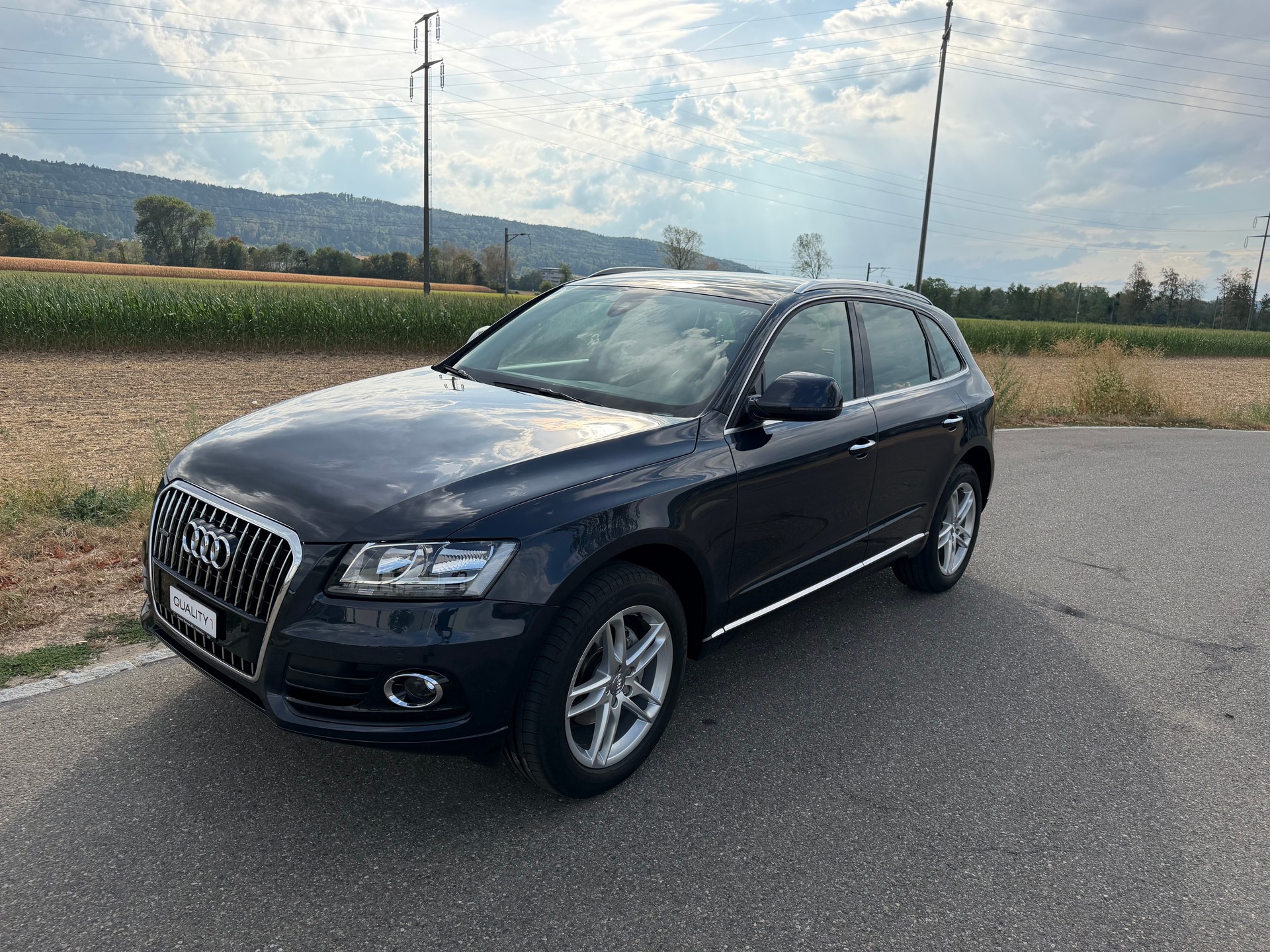 AUDI Q5 2.0 TDI quattro-image-1