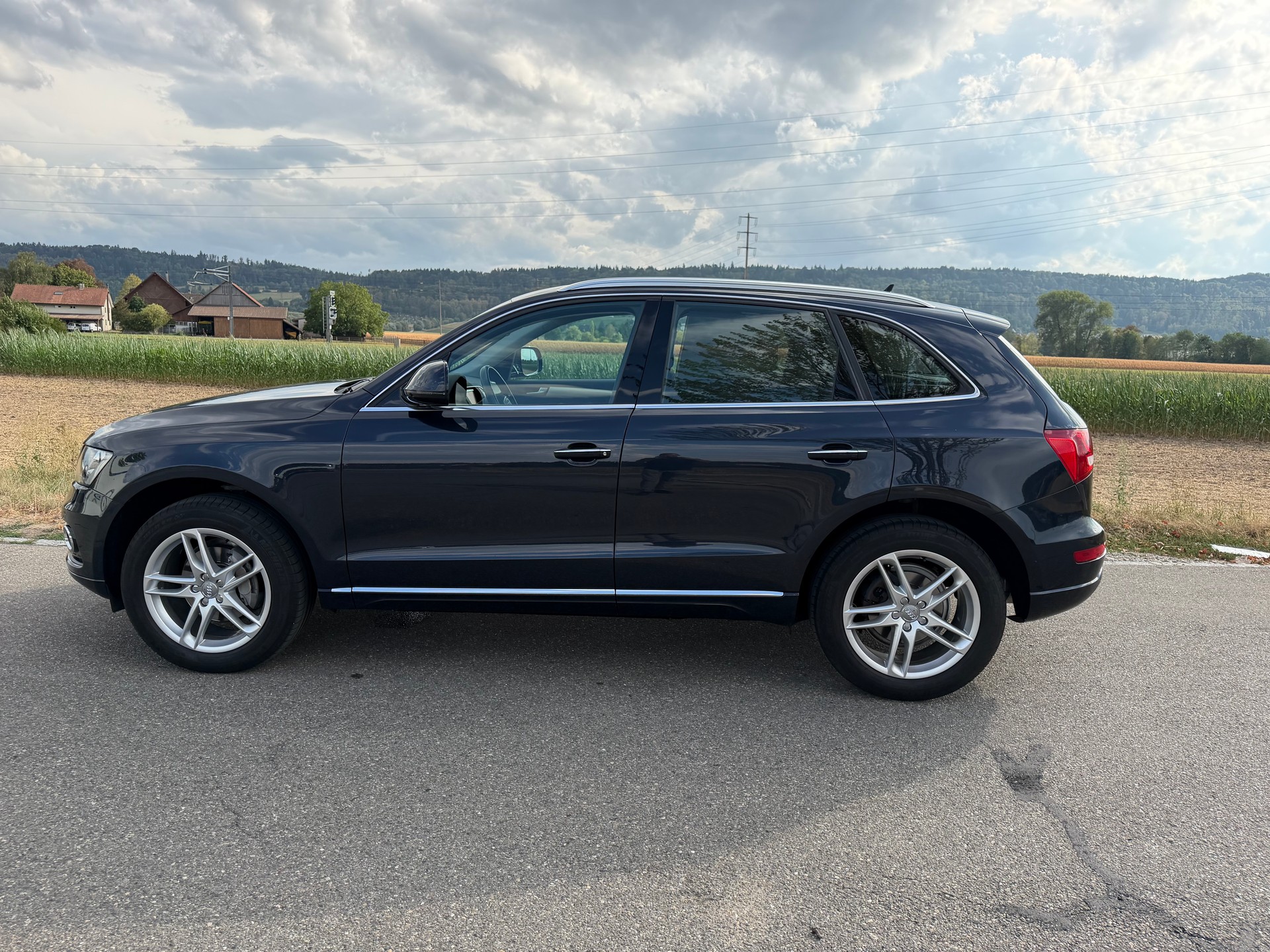 AUDI Q5 2.0 TDI quattro-image-5